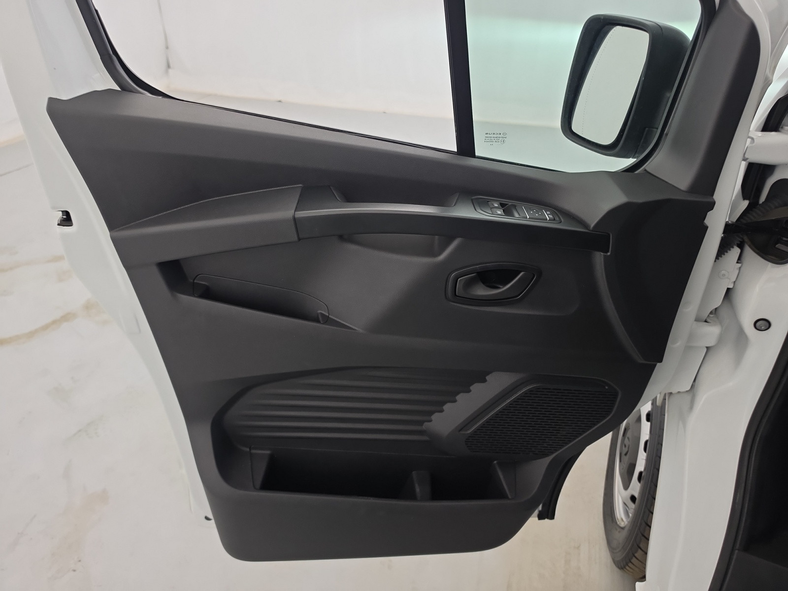 Vente en ligne Renault Trafic 3 Fourgon TRAFIC FG BLUE DCI 130 L1H1 3T GSR2 au prix de 22 990 €