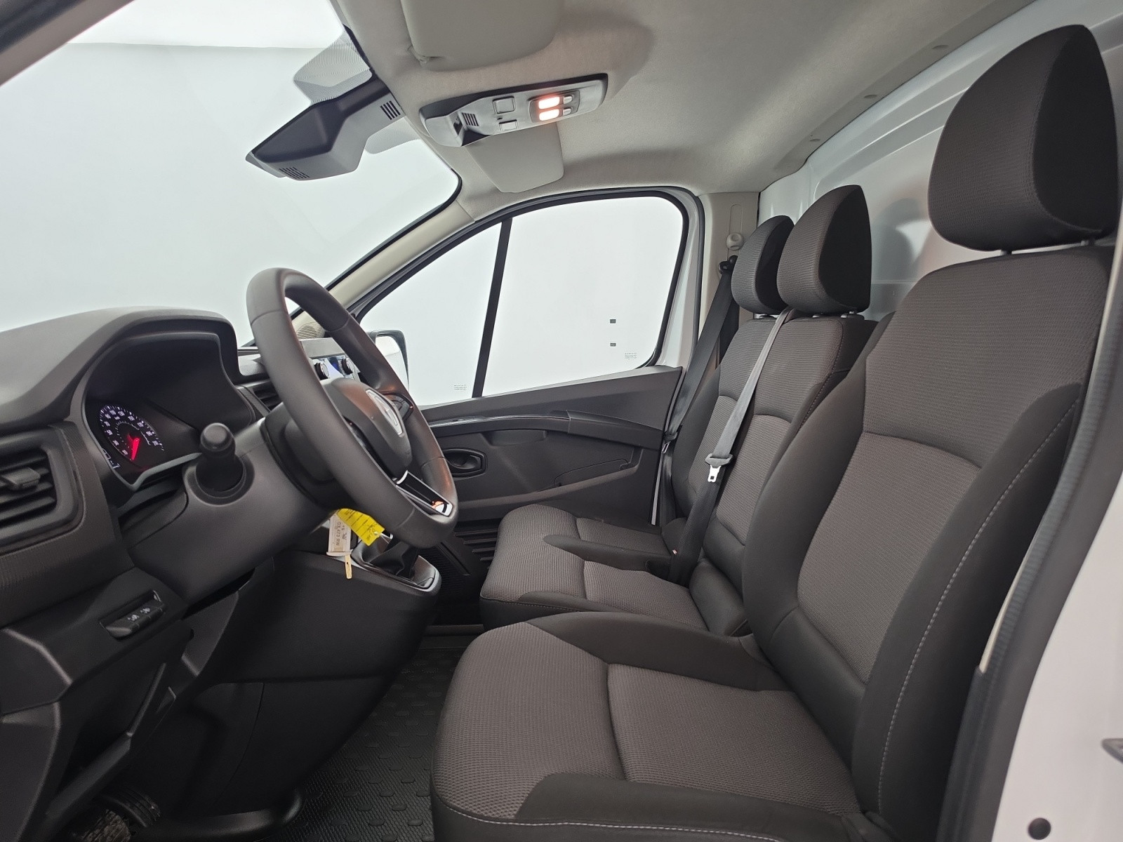 Vente en ligne Renault Trafic 3 Fourgon TRAFIC FG BLUE DCI 130 L1H1 3T GSR2 au prix de 22 990 €