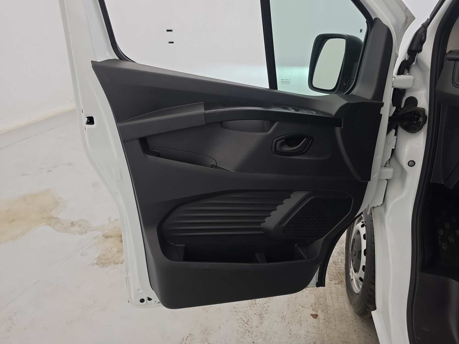 Vente en ligne Renault Trafic 3 Fourgon TRAFIC FG BLUE DCI 130 L1H1 3T GSR2 au prix de 22 990 €