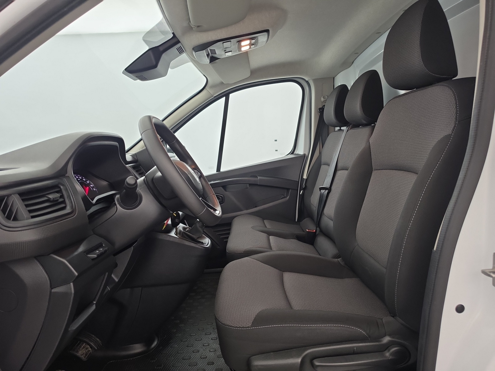 Vente en ligne Renault Trafic 3 Fourgon TRAFIC FG BLUE DCI 130 L1H1 3T GSR2 au prix de 22 990 €