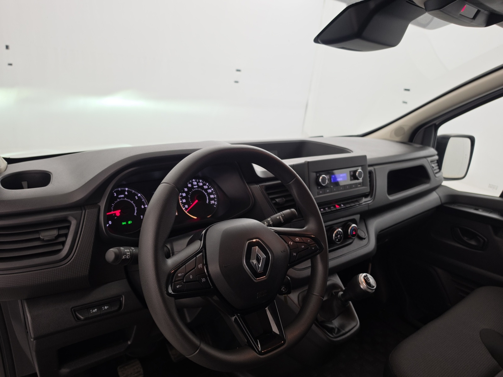 Vente en ligne Renault Trafic 3 Fourgon TRAFIC FG BLUE DCI 130 L1H1 3T GSR2 au prix de 22 990 €