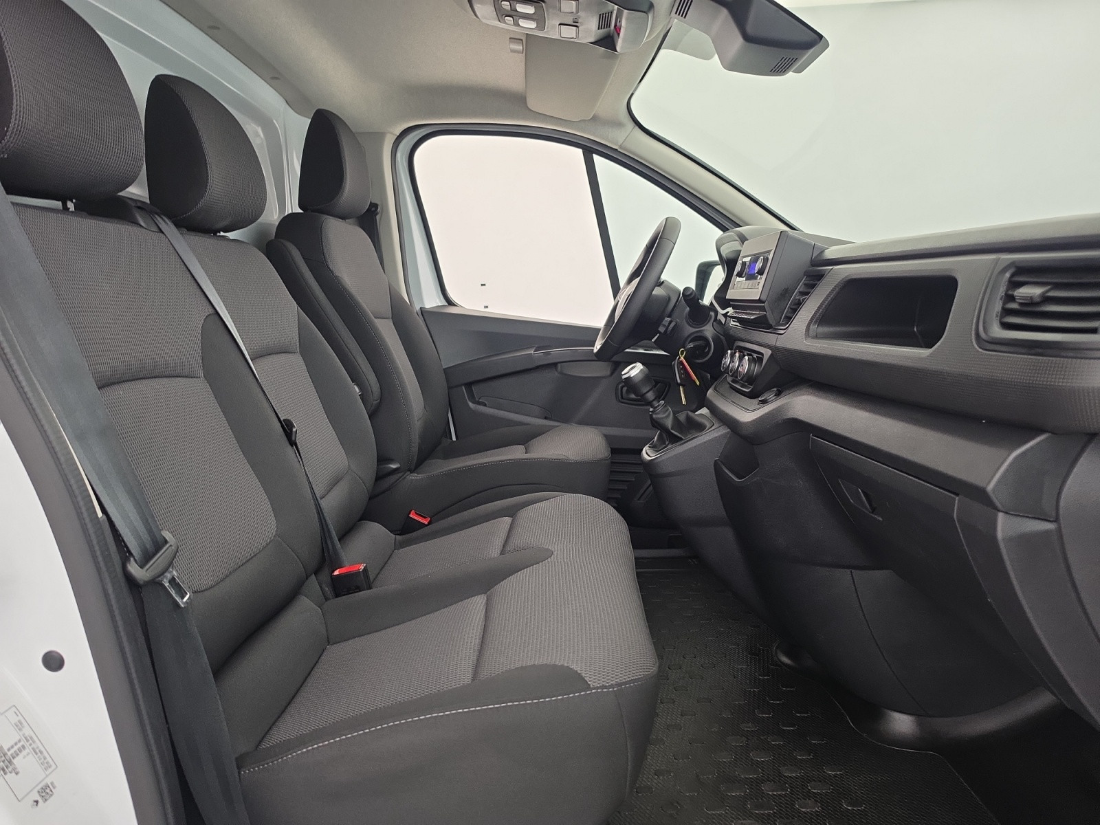 Vente en ligne Renault Trafic 3 Fourgon TRAFIC FG BLUE DCI 130 L1H1 3T GSR2 au prix de 22 990 €