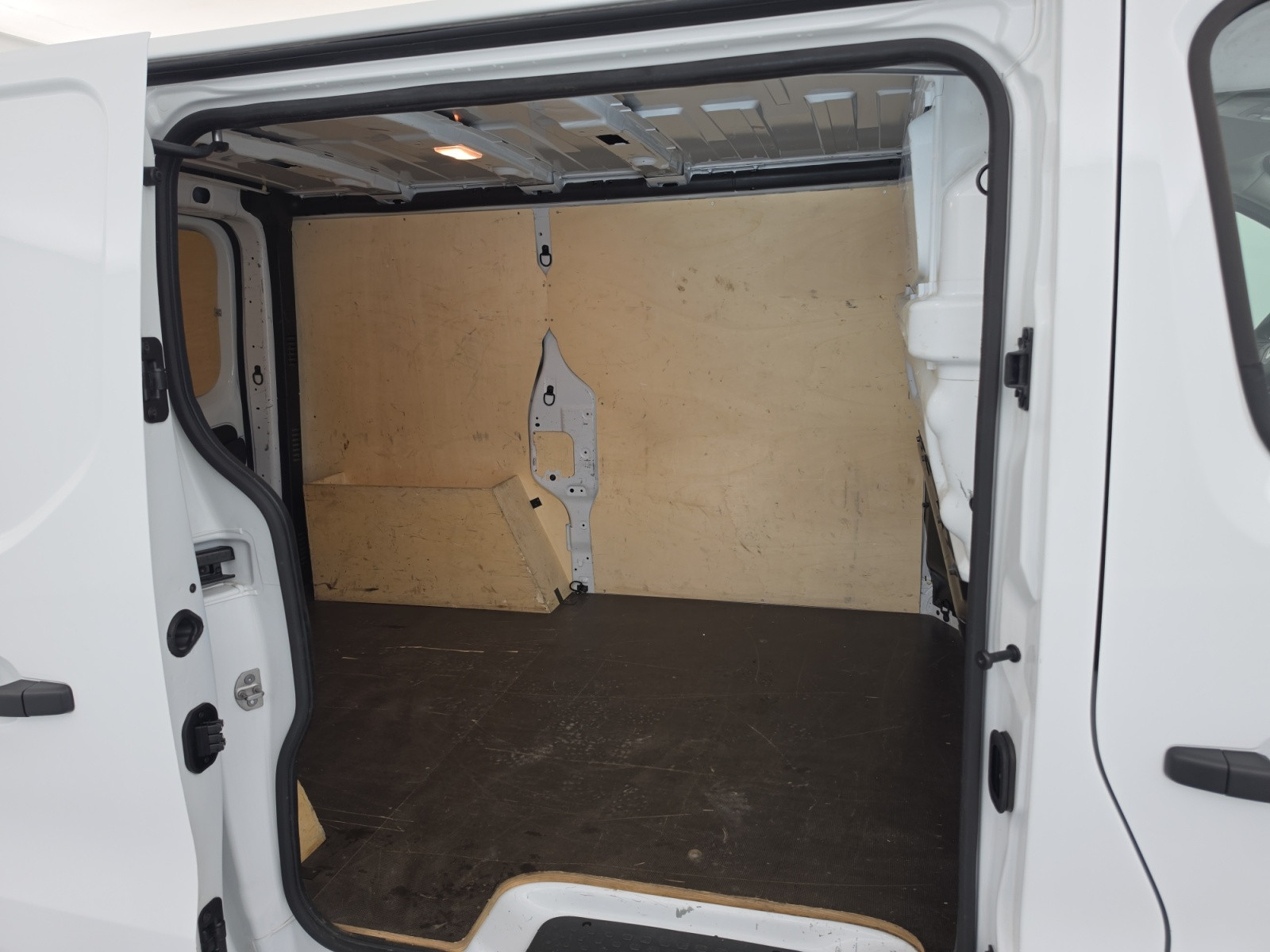 Vente en ligne Renault Trafic 3 Fourgon TRAFIC FG BLUE DCI 130 L1H1 3T GSR2 au prix de 22 990 €