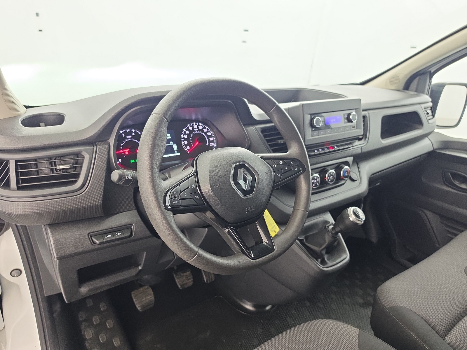 Vente en ligne Renault Trafic 3 Fourgon TRAFIC FG BLUE DCI 130 L1H1 3T GSR2 au prix de 22 990 €