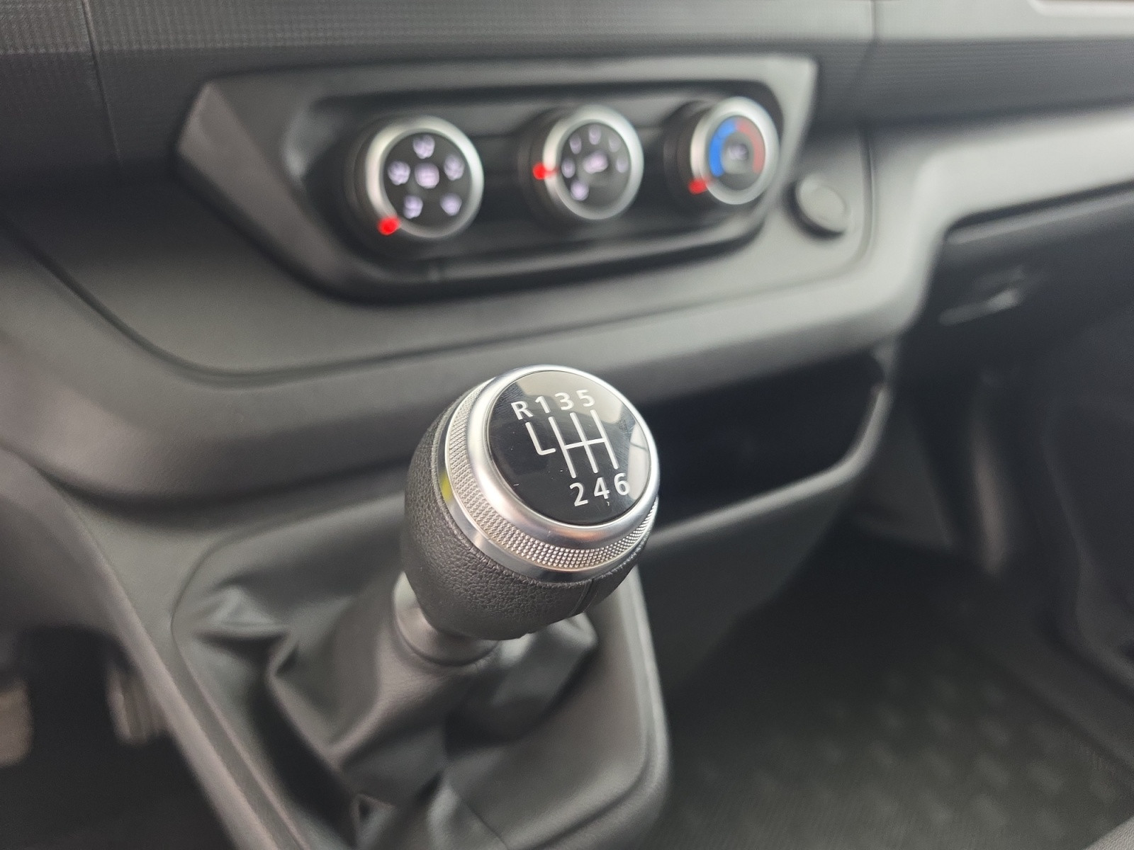 Vente en ligne Renault Trafic 3 Fourgon TRAFIC FG BLUE DCI 130 L1H1 3T GSR2 au prix de 22 990 €