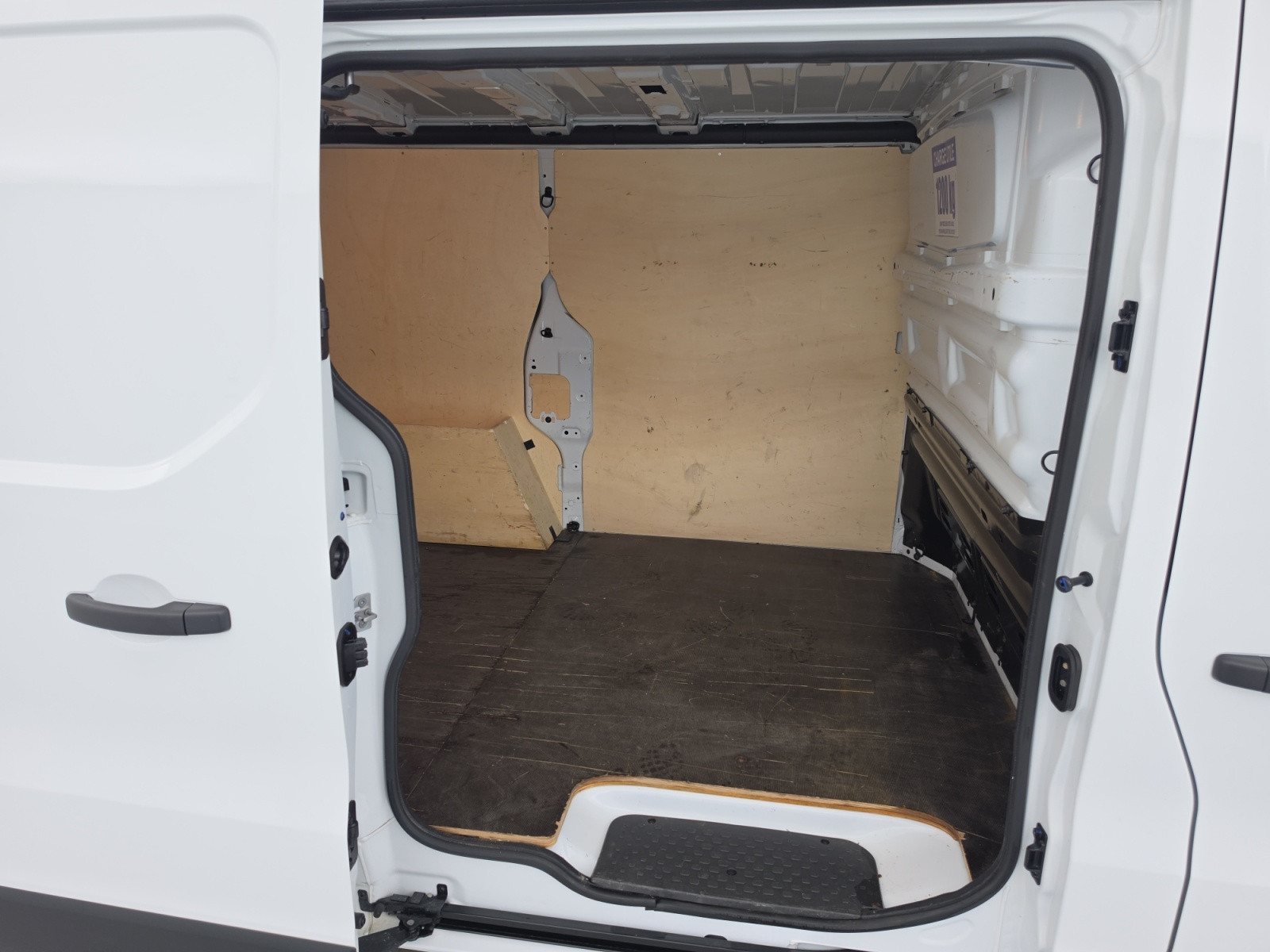 Vente en ligne Renault Trafic 3 Fourgon TRAFIC FG BLUE DCI 130 L1H1 3T GSR2 au prix de 22 990 €
