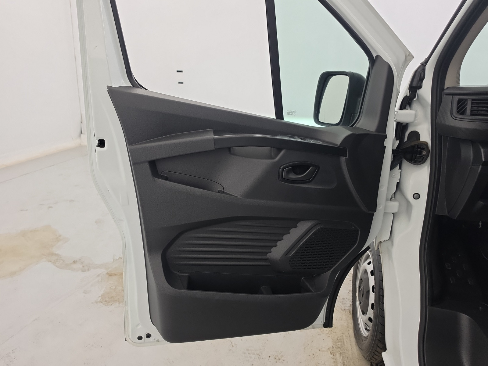 Vente en ligne Renault Trafic 3 Fourgon TRAFIC FG BLUE DCI 130 L1H1 3T GSR2 au prix de 22 990 €