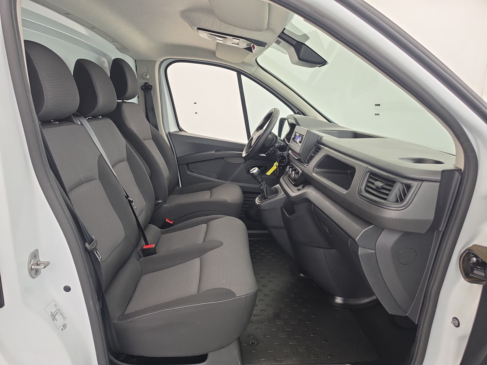 Vente en ligne Renault Trafic 3 Fourgon TRAFIC FG BLUE DCI 130 L1H1 3T GSR2 au prix de 22 990 €