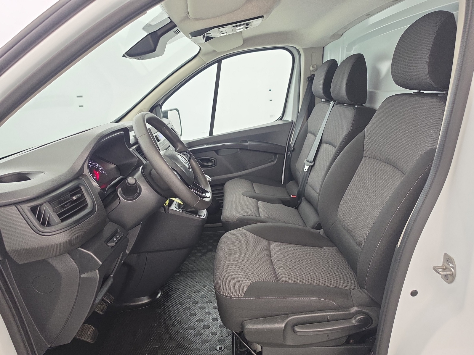 Vente en ligne Renault Trafic 3 Fourgon TRAFIC FG BLUE DCI 130 L1H1 3T GSR2 au prix de 22 990 €