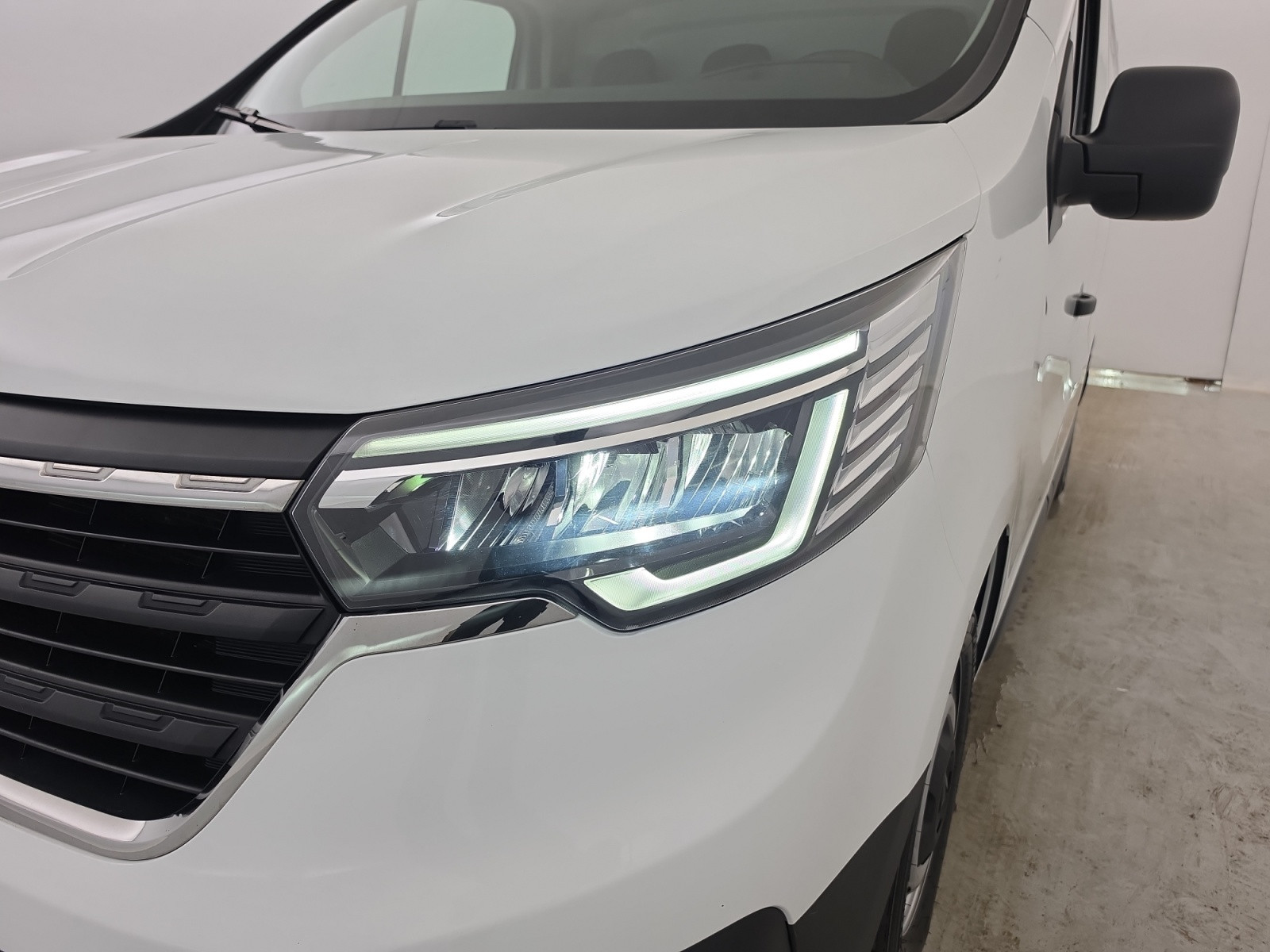 Vente en ligne Renault Trafic 3 Fourgon TRAFIC FG BLUE DCI 130 L1H1 3T GSR2 au prix de 22 990 €