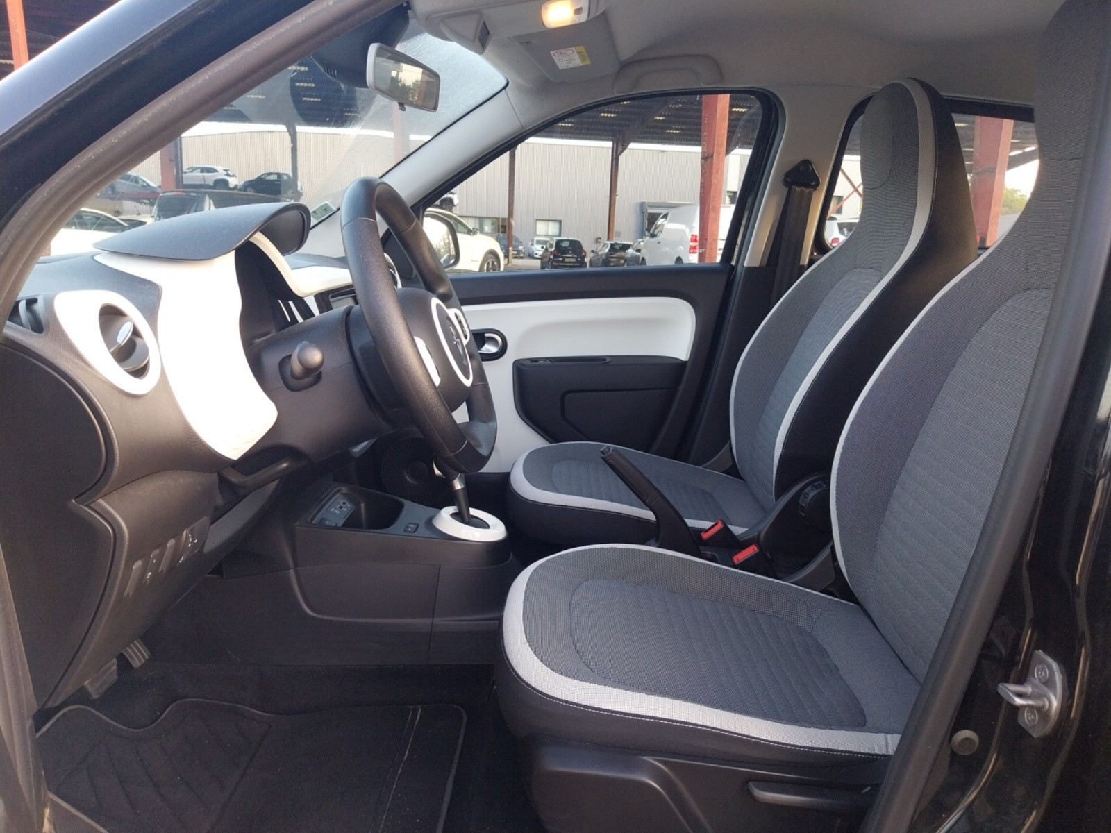 Vente en ligne Renault Twingo Electrique Twingo III E-Tech au prix de 13 490 €