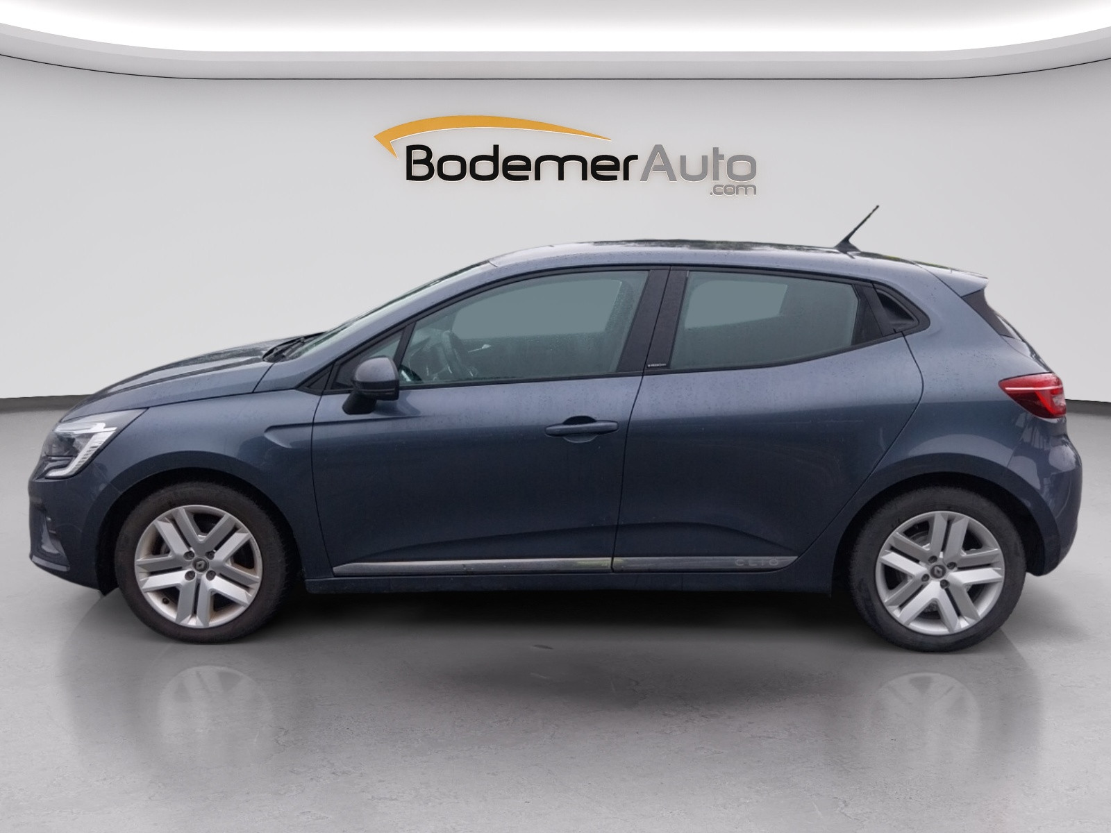 Vente en ligne Renault Clio 5 Clio E-Tech 140 - 21 au prix de 12 490 €