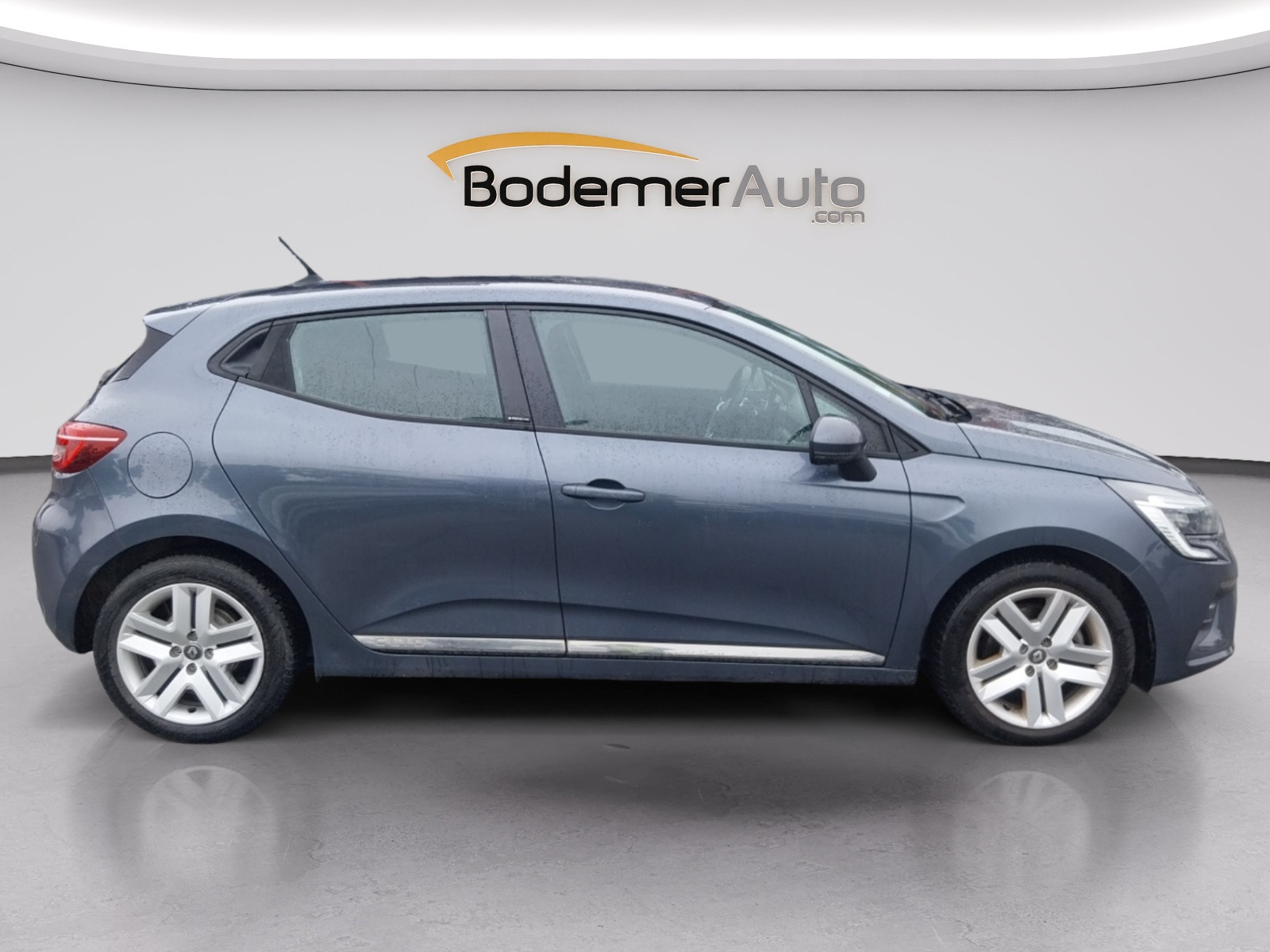 Vente en ligne Renault Clio 5 Clio E-Tech 140 - 21 au prix de 12 490 €