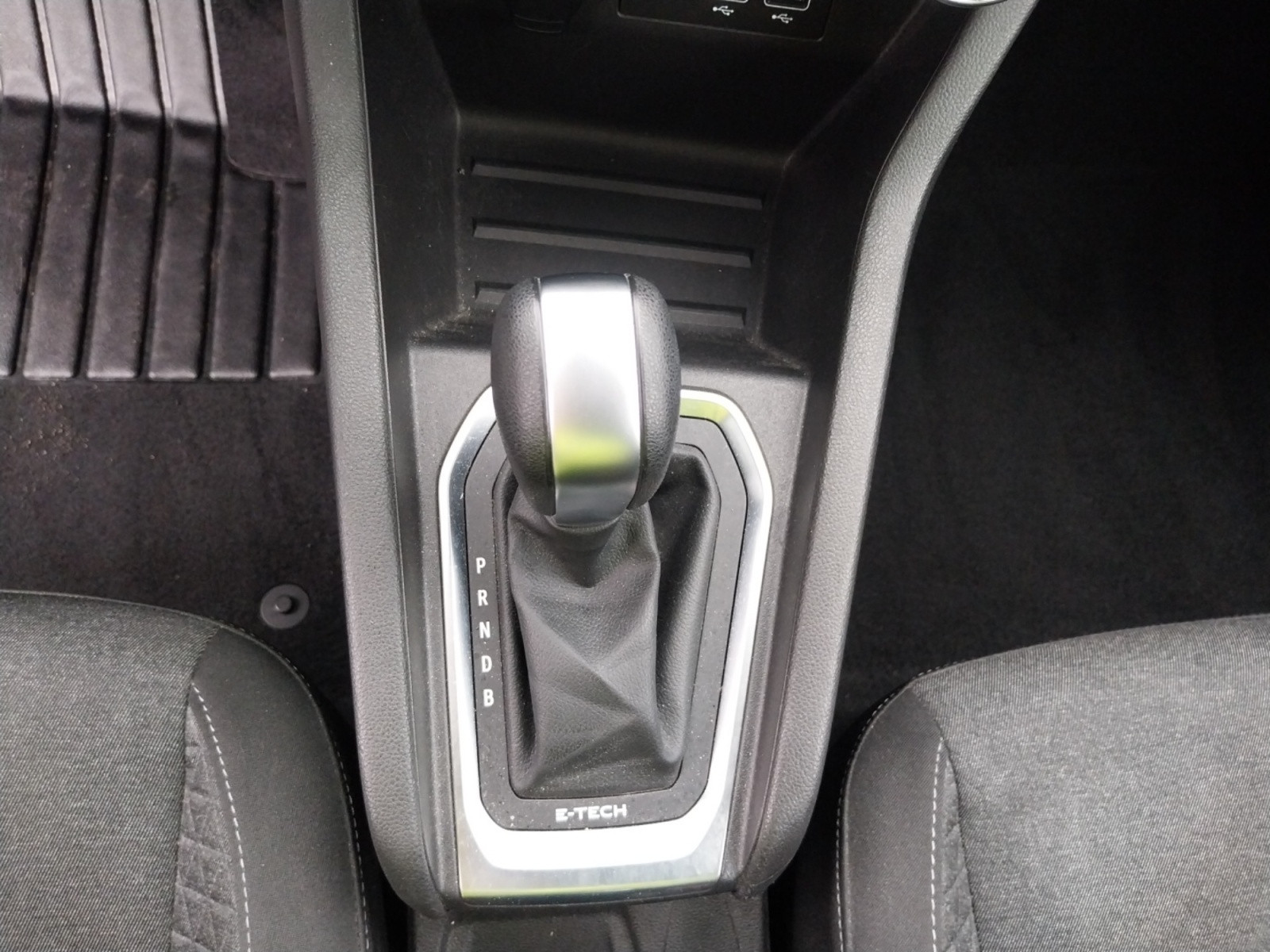 Vente en ligne Renault Clio 5 Clio E-Tech 140 - 21 au prix de 12 490 €