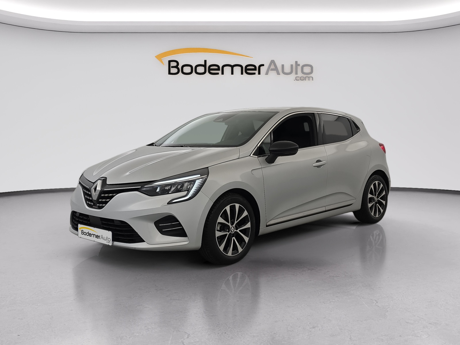 Renault Clio 5 Clio E-Tech full hybrid 145 occasion de 2023 en vente à Vannes