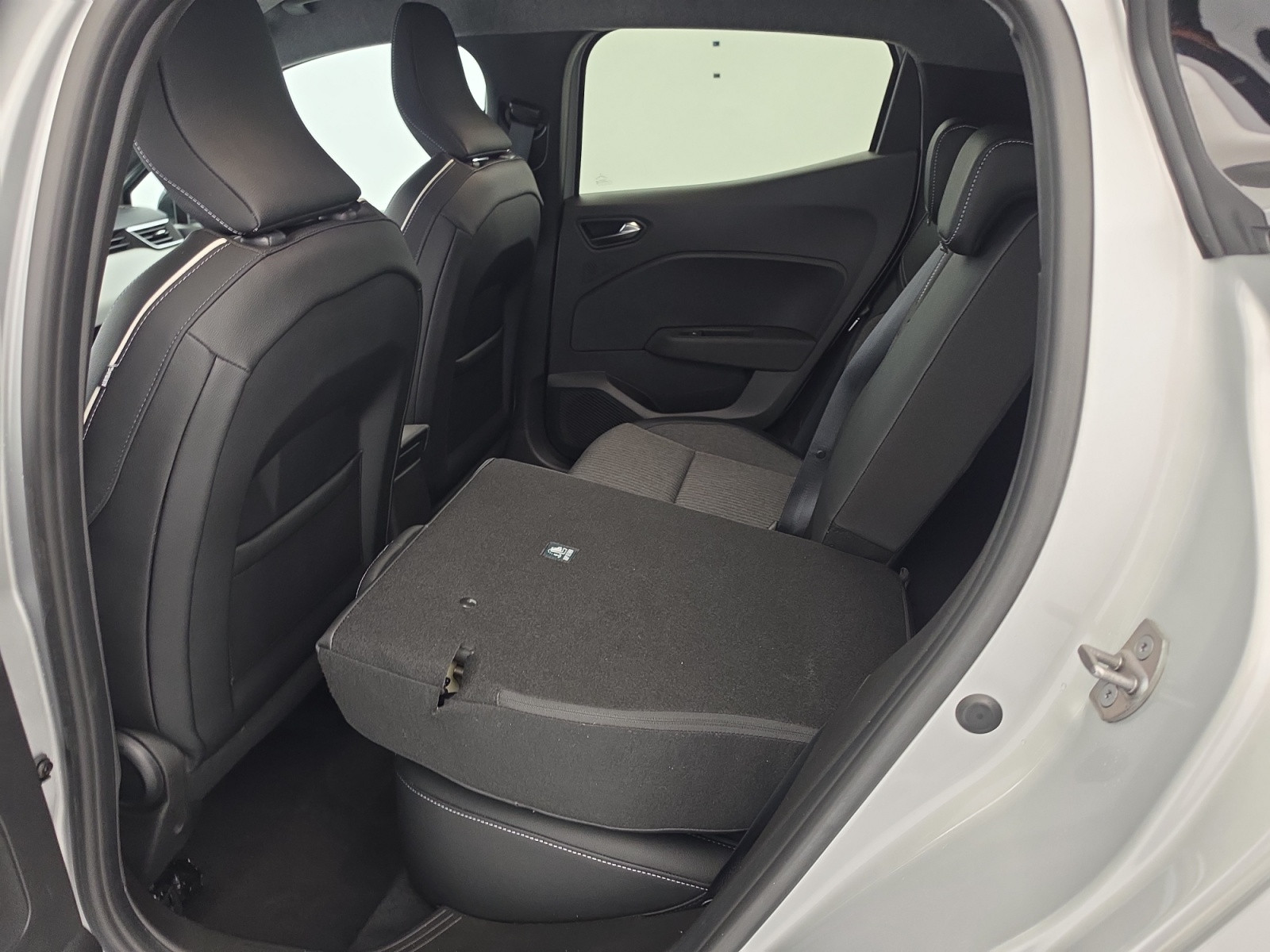 Vente en ligne Renault Clio 5 Clio E-Tech full hybrid 145 au prix de 18 490 €