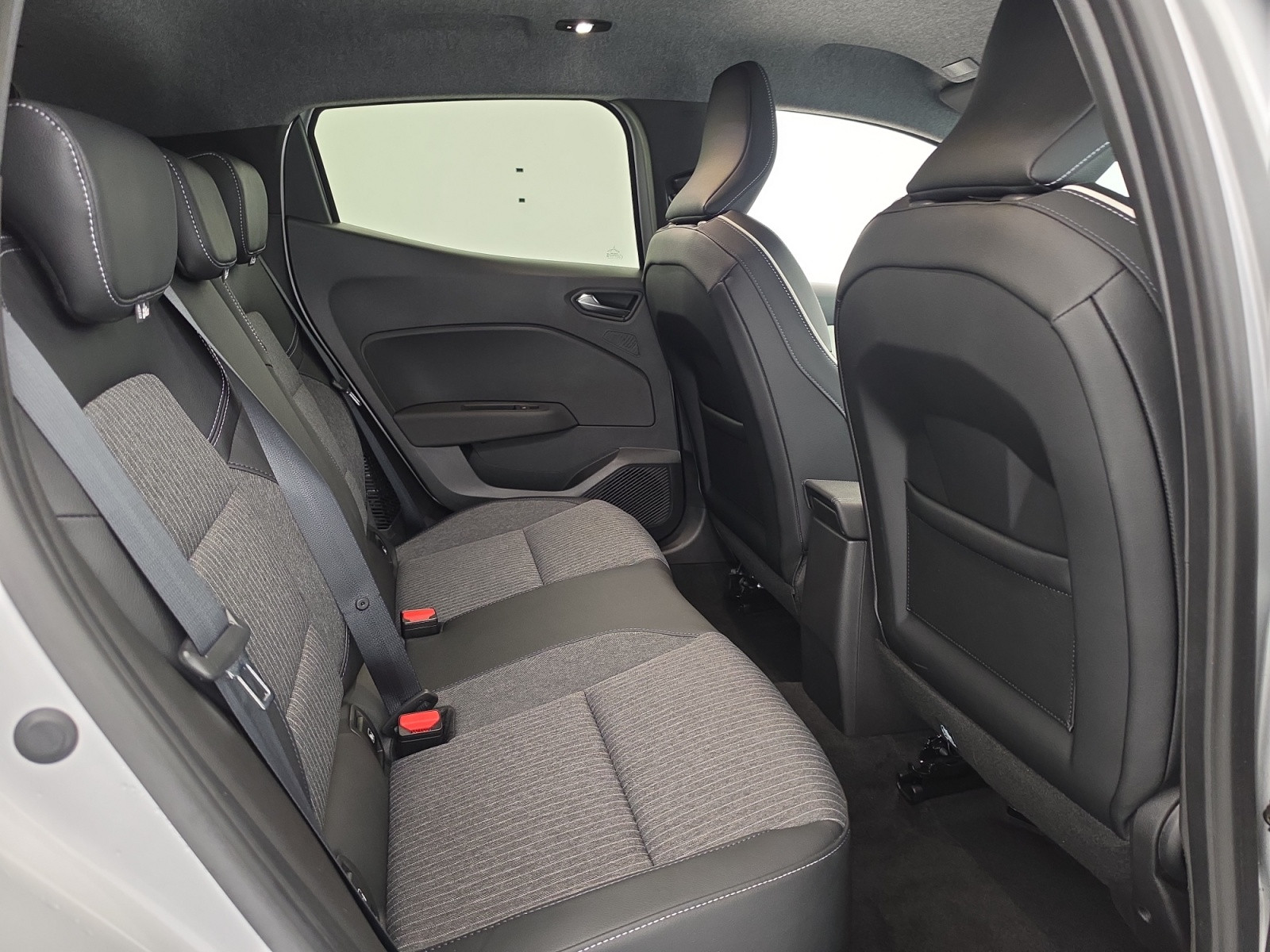 Vente en ligne Renault Clio 5 Clio E-Tech full hybrid 145 au prix de 18 490 €