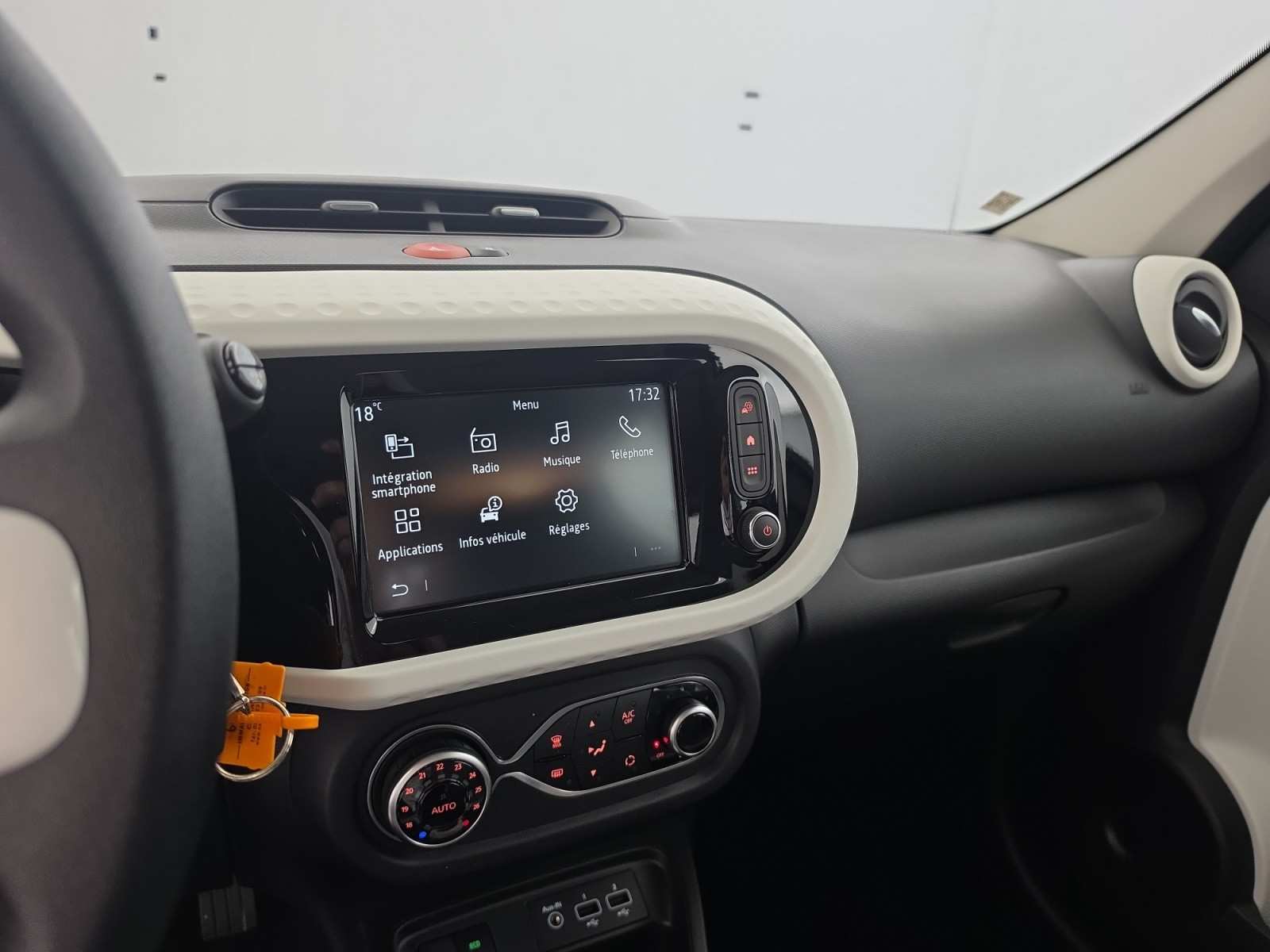 Vente en ligne Renault Twingo Electrique Twingo III E-Tech au prix de 13 490 €