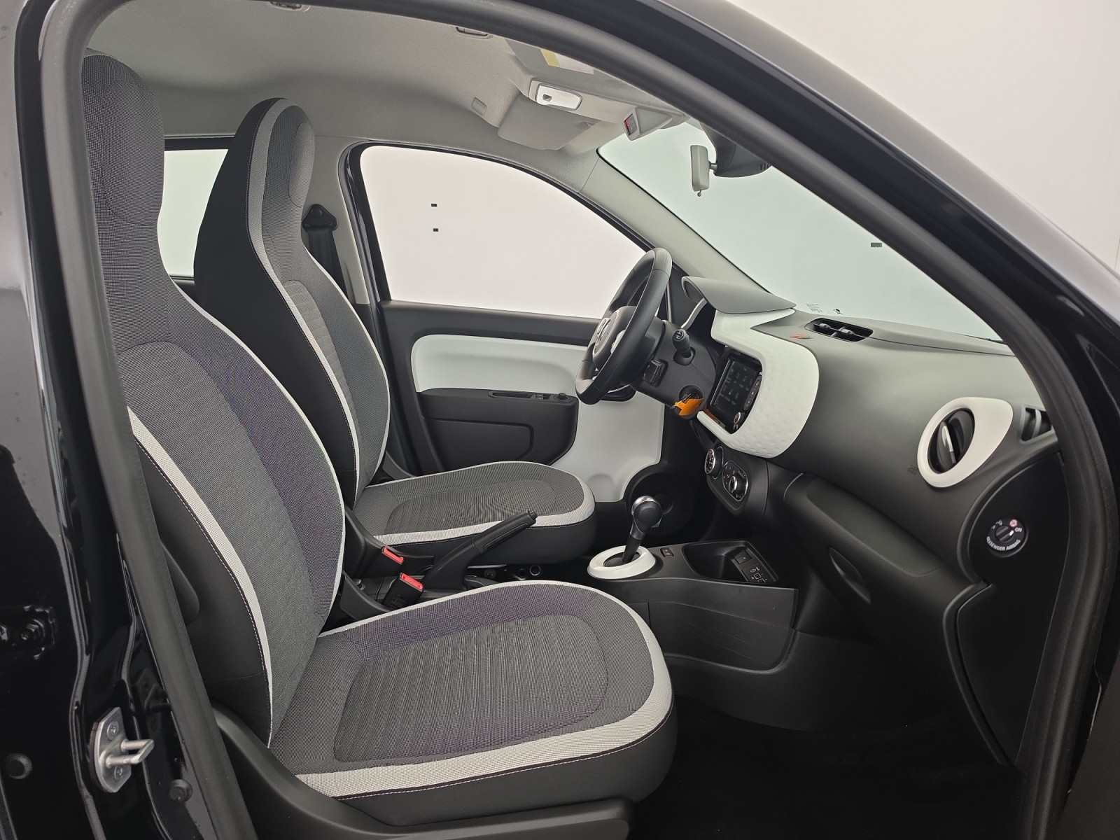 Vente en ligne Renault Twingo Electrique Twingo III E-Tech au prix de 13 490 €