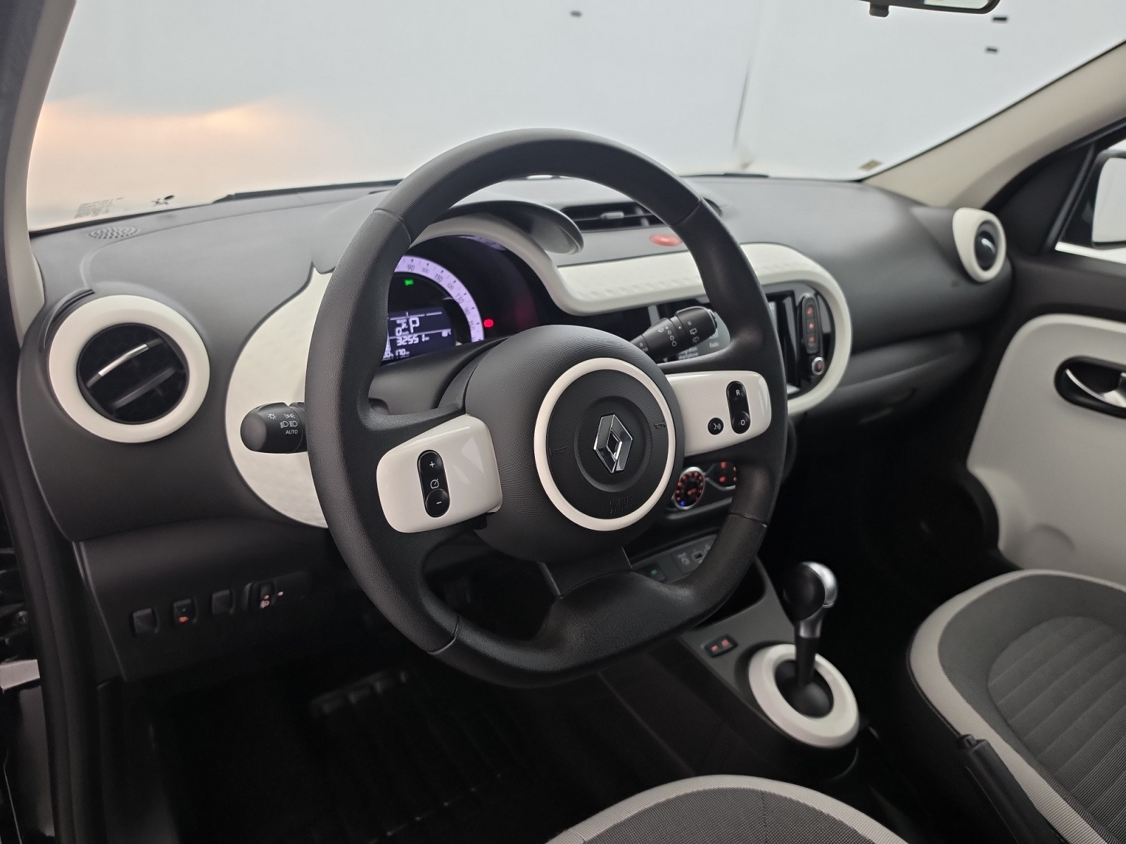 Vente en ligne Renault Twingo Electrique Twingo III E-Tech au prix de 13 490 €