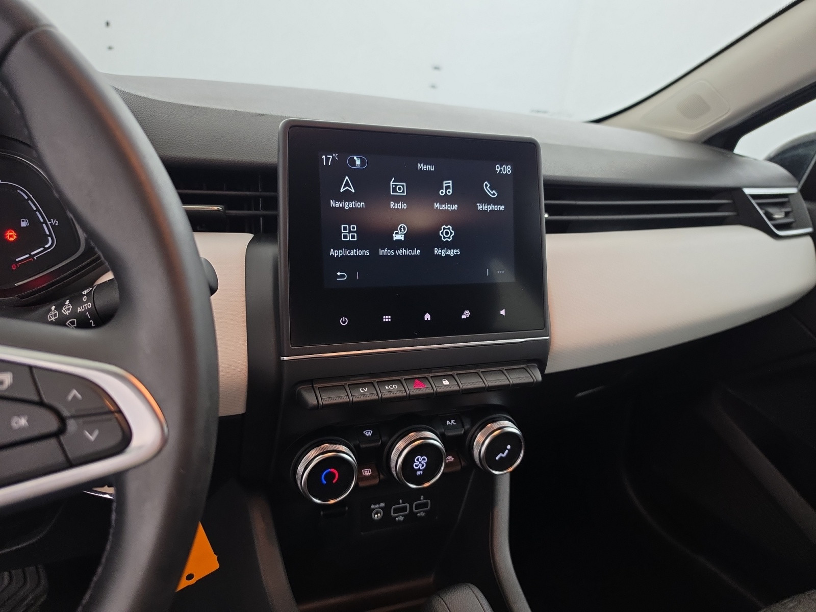 Vente en ligne Renault Clio 5 Clio E-Tech full hybrid 145 au prix de 16 790 €