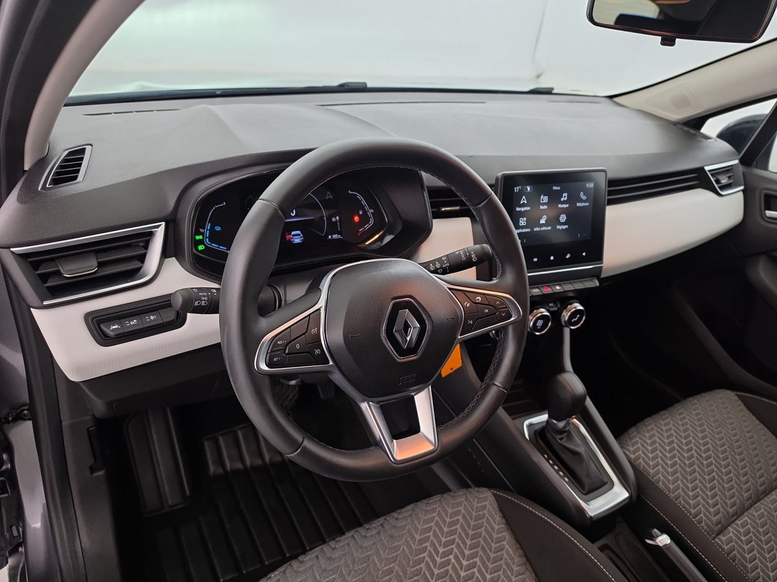 Vente en ligne Renault Clio 5 Clio E-Tech full hybrid 145 au prix de 16 790 €