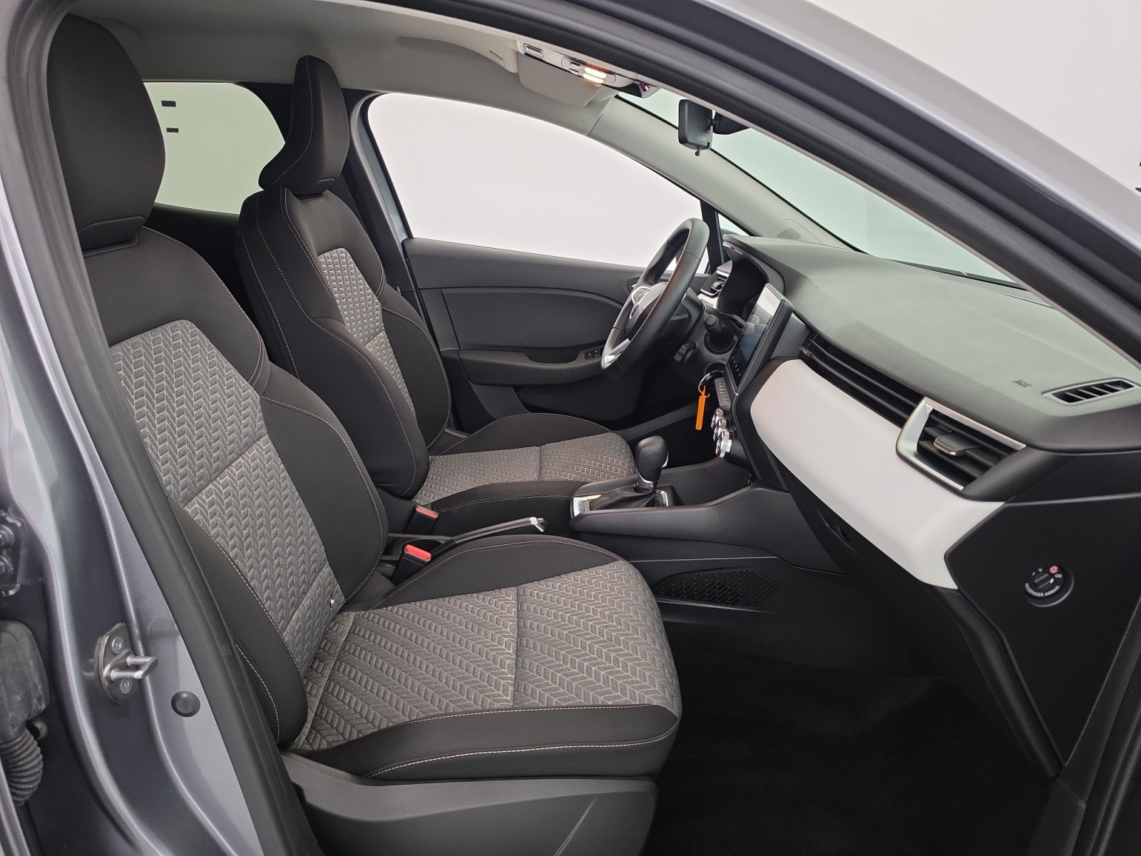 Vente en ligne Renault Clio 5 Clio E-Tech full hybrid 145 au prix de 16 790 €