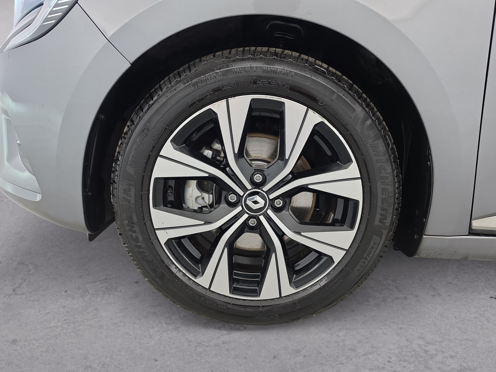 Vente en ligne Renault Clio 5 Clio E-Tech full hybrid 145 au prix de 16 790 €