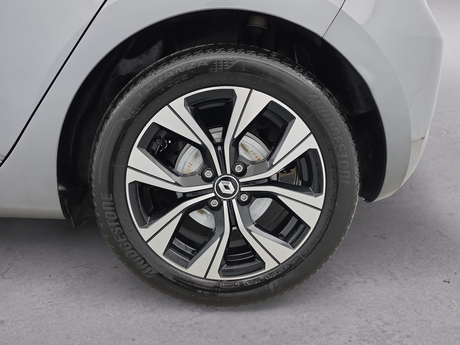Vente en ligne Renault Clio 5 Clio E-Tech full hybrid 145 au prix de 16 790 €