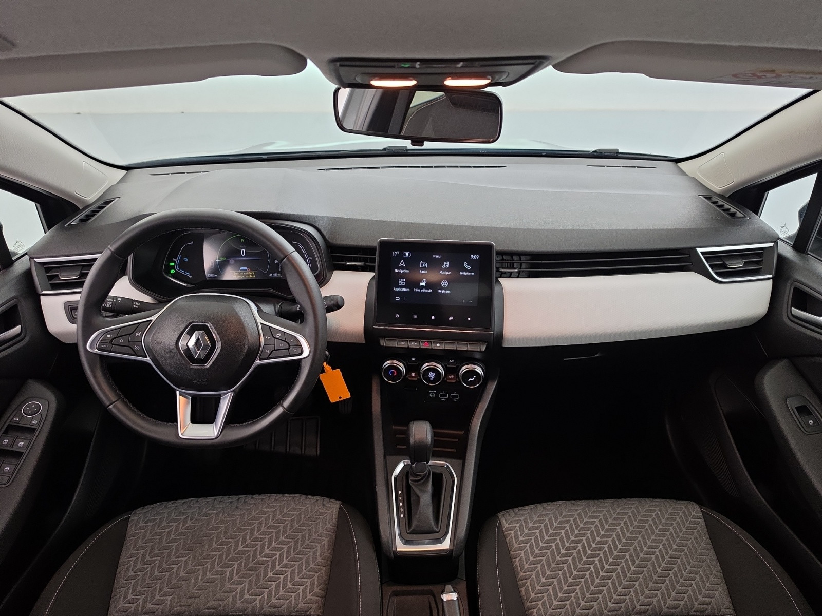 Vente en ligne Renault Clio 5 Clio E-Tech full hybrid 145 au prix de 16 790 €