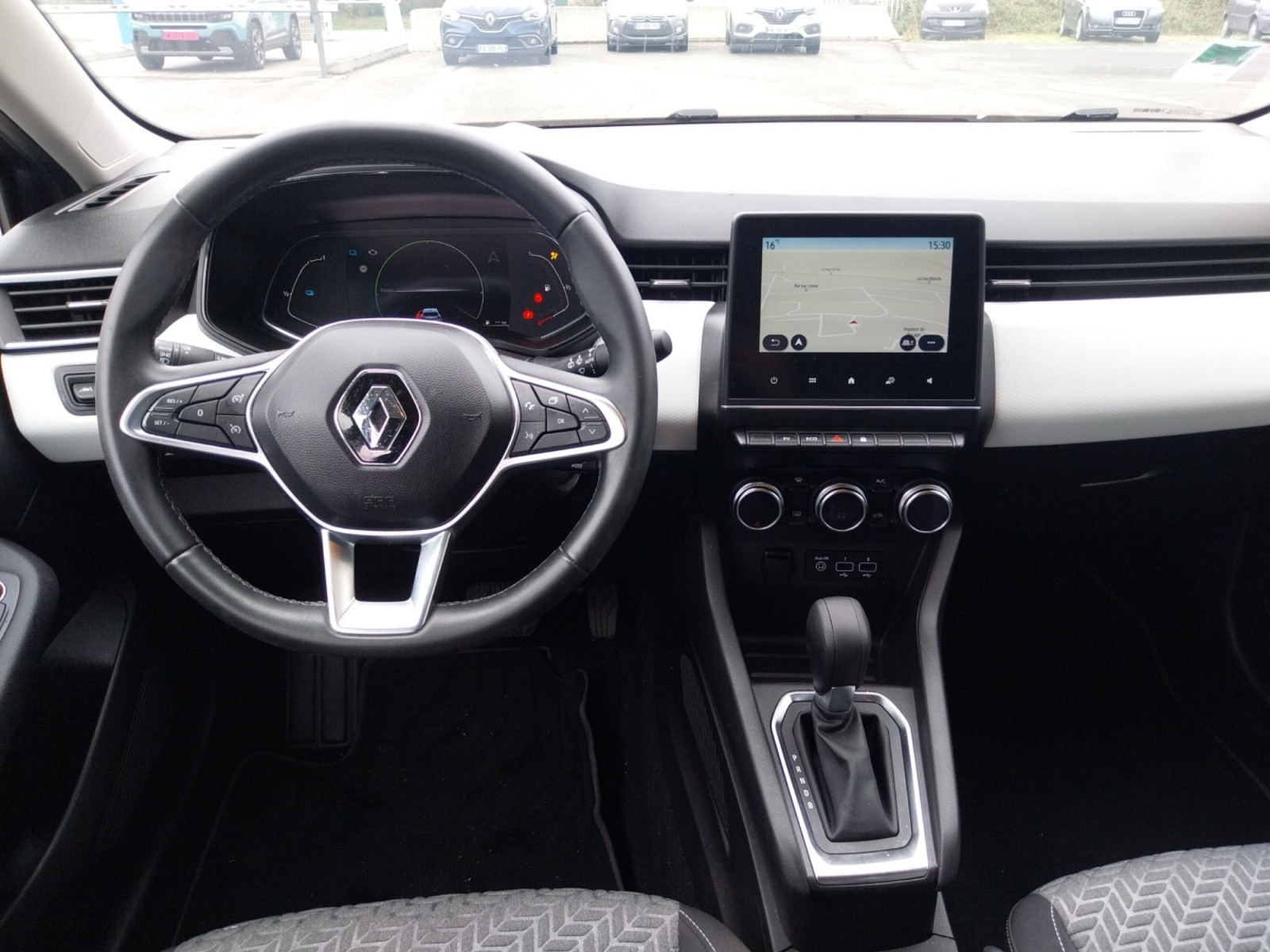 Vente en ligne Renault Clio 5 Clio E-Tech full hybrid 145 au prix de 16 790 €