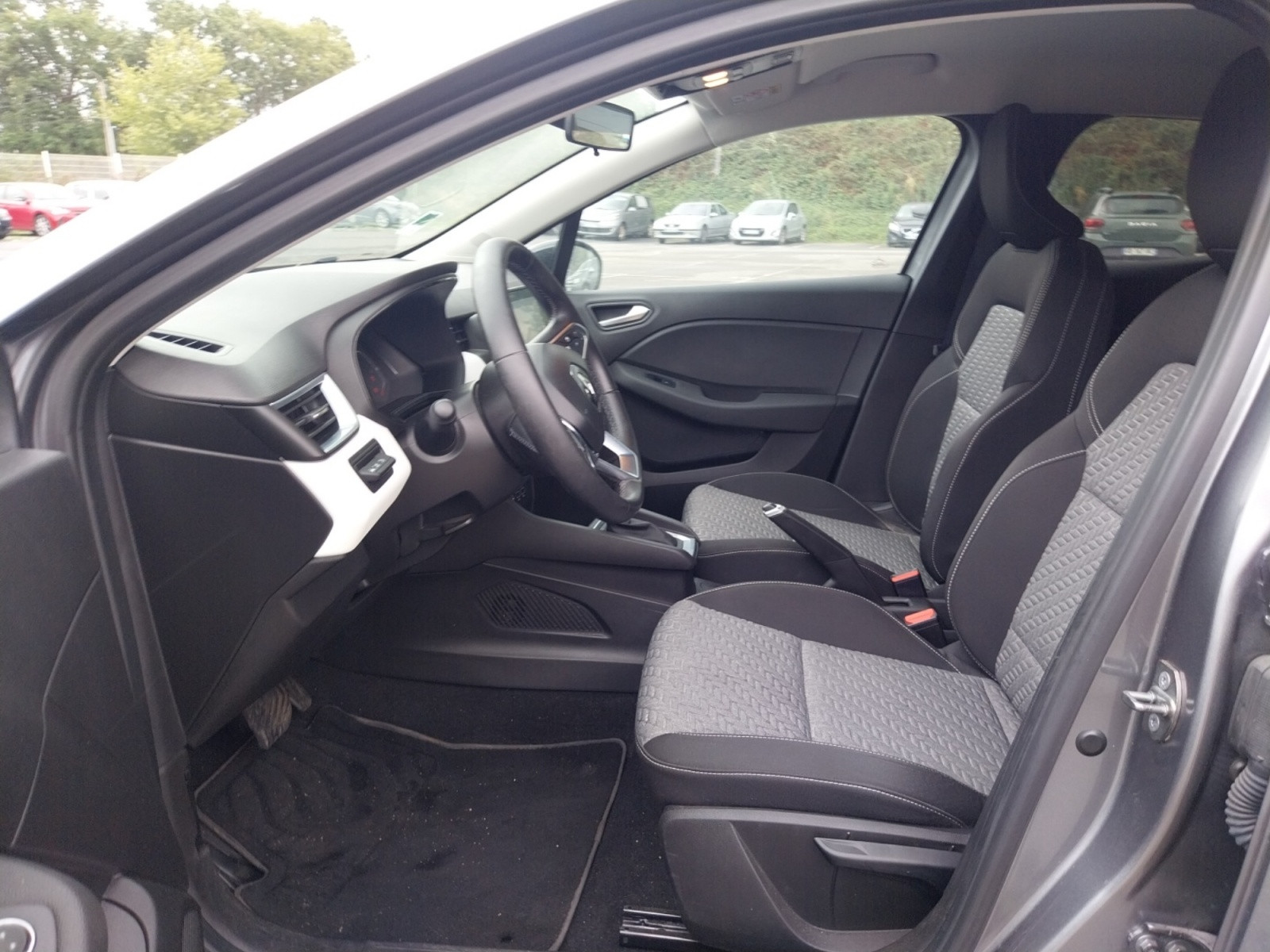 Vente en ligne Renault Clio 5 Clio E-Tech full hybrid 145 au prix de 16 790 €