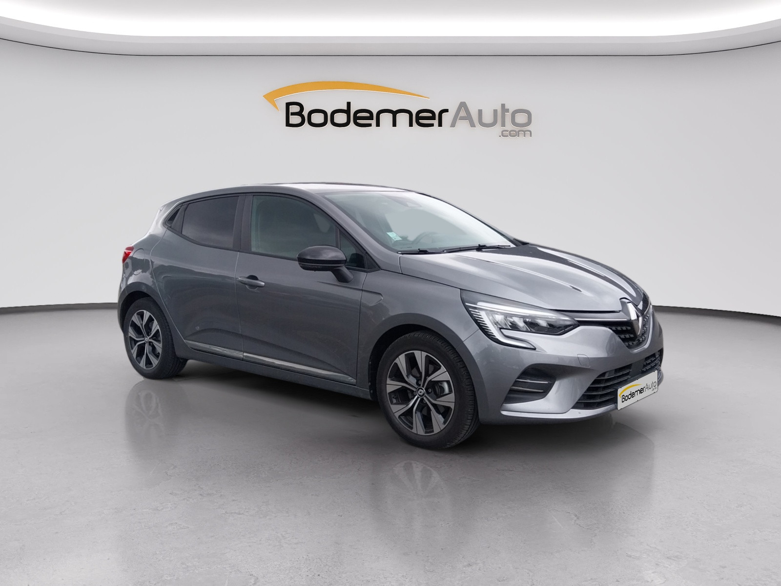 Vente en ligne Renault Clio 5 Clio E-Tech full hybrid 145 au prix de 16 790 €