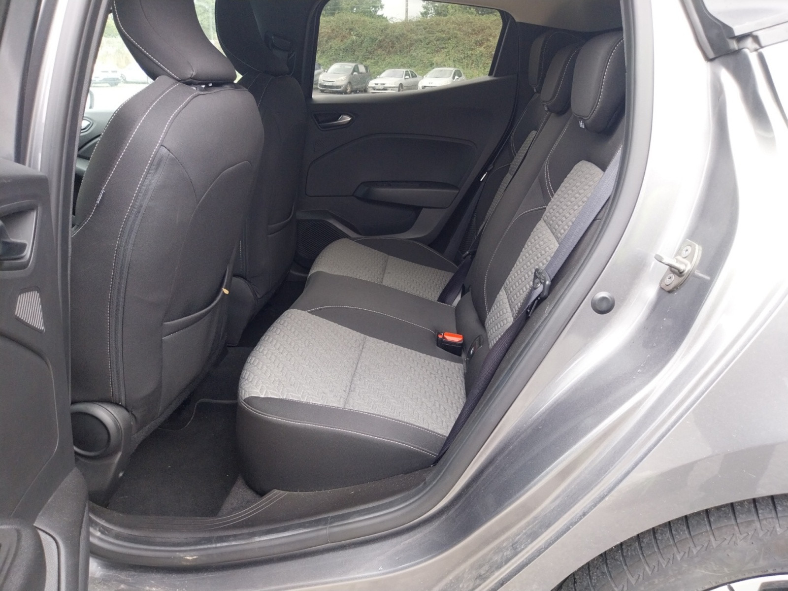 Vente en ligne Renault Clio 5 Clio E-Tech full hybrid 145 au prix de 16 790 €