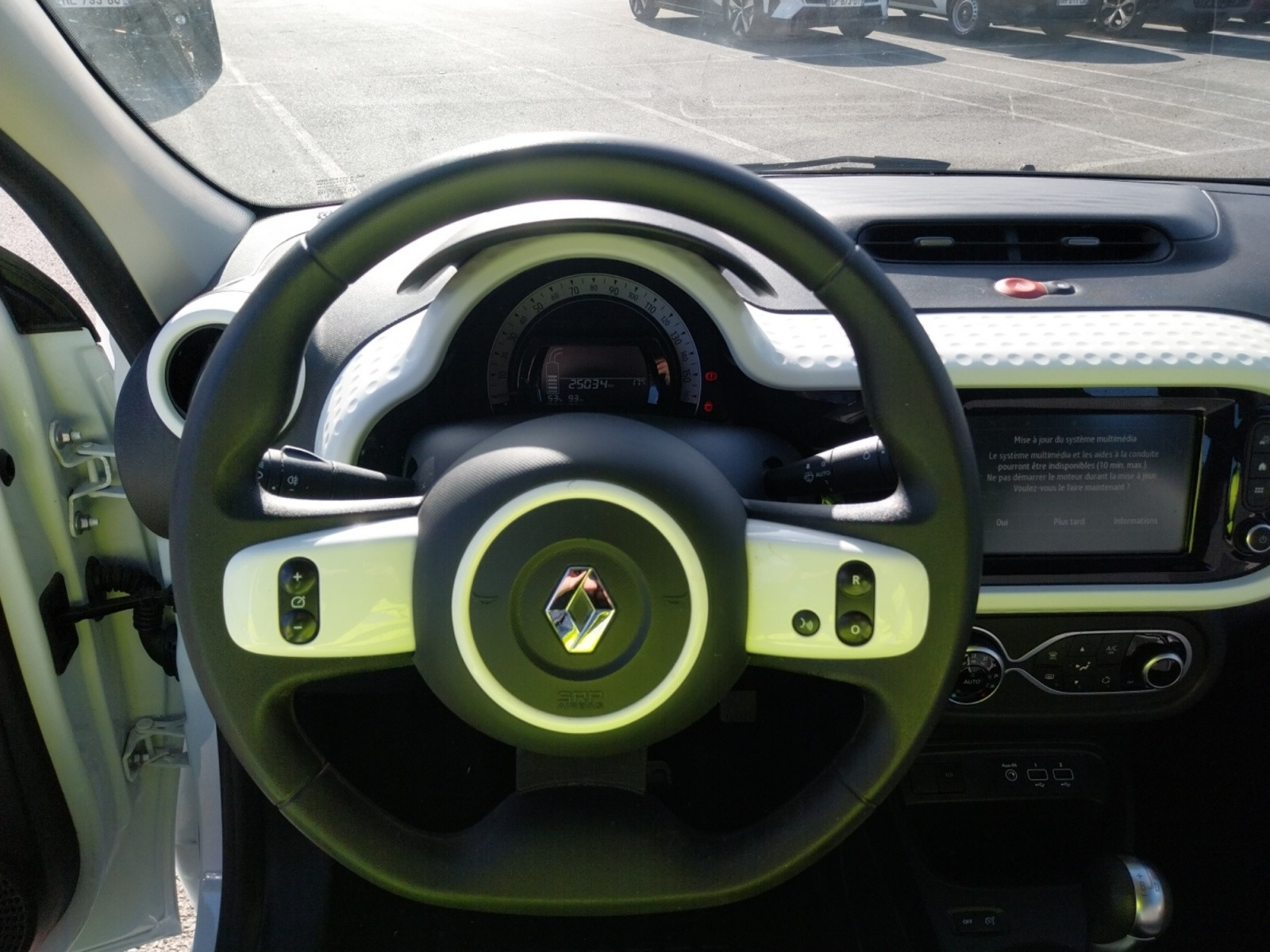 Vente en ligne Renault Twingo Electrique Twingo III E-Tech au prix de 13 690 €