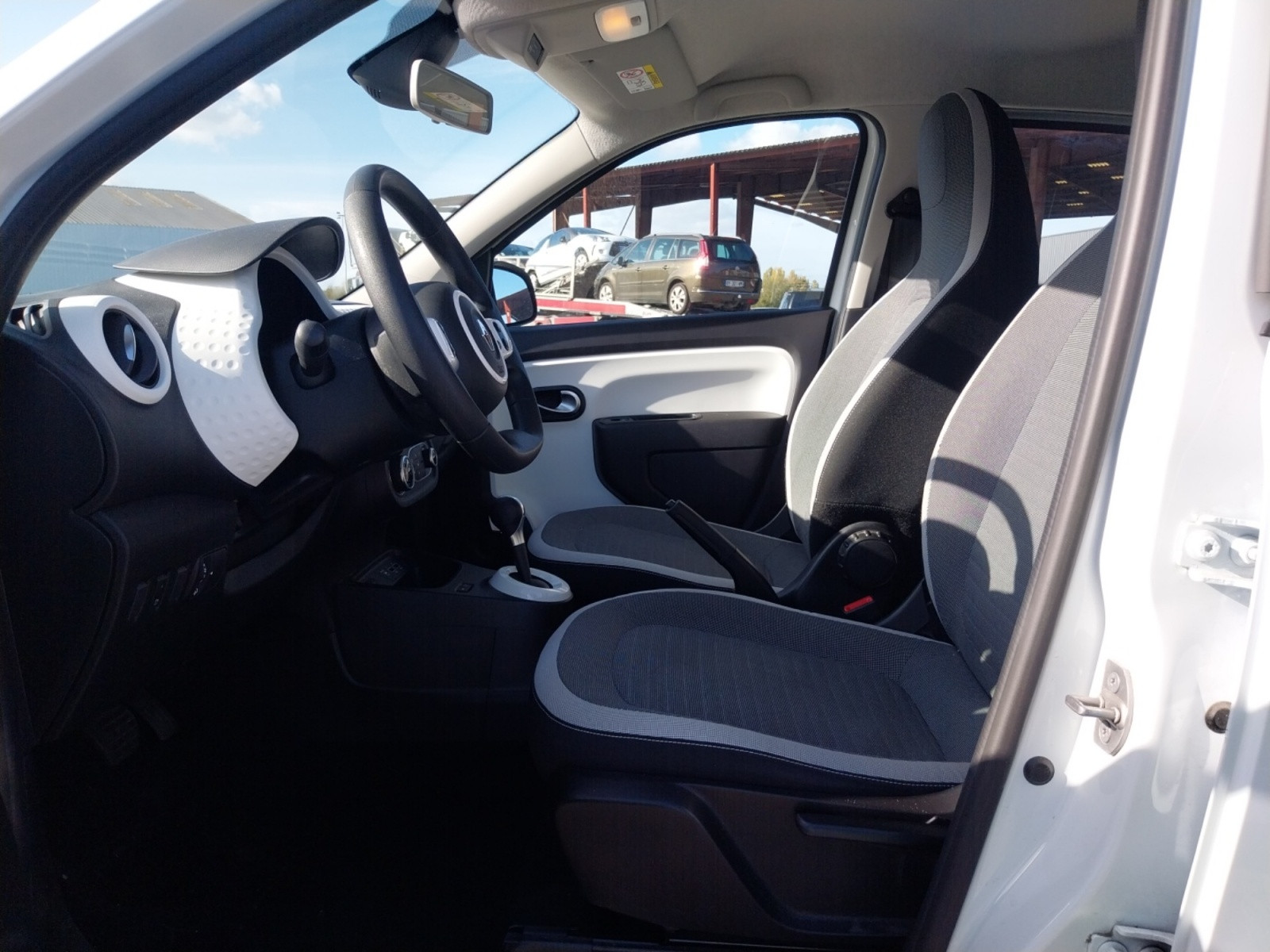 Vente en ligne Renault Twingo Electrique Twingo III E-Tech au prix de 13 690 €