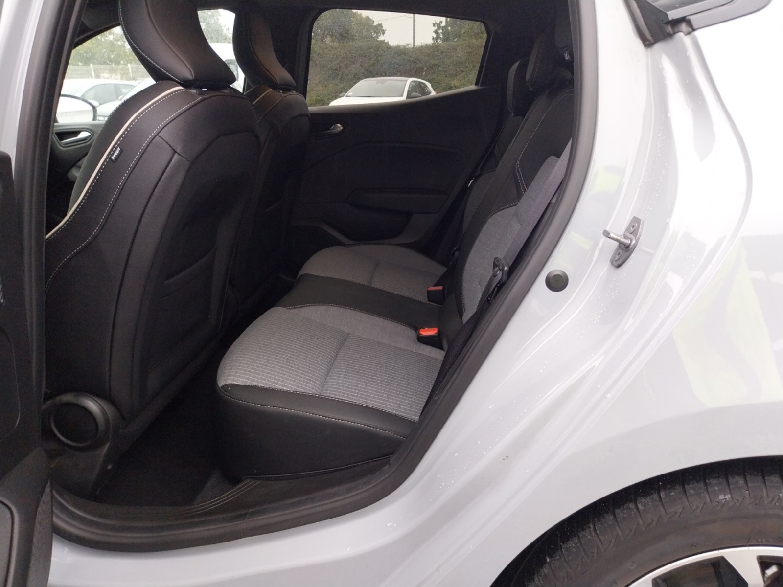 Vente en ligne Renault Clio 5 Clio E-Tech full hybrid 145 ch GSR2 au prix de 19 490 €
