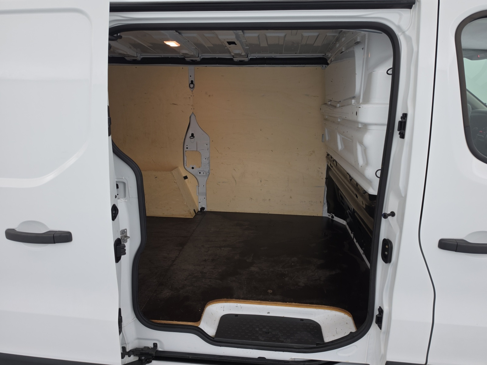 Vente en ligne Renault Trafic 3 Fourgon TRAFIC FGN L1H1 3000 KG BLUE DCI 130 au prix de 22 590 €