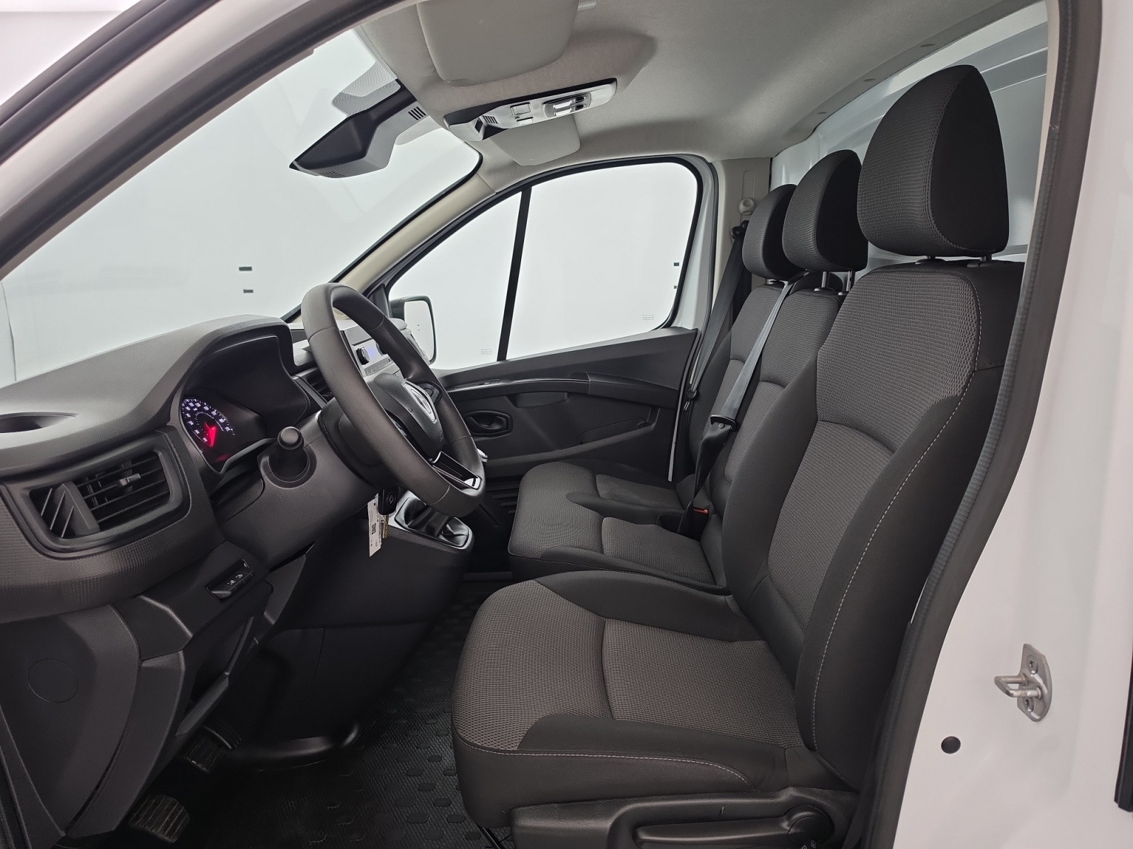 Vente en ligne Renault Trafic 3 Fourgon TRAFIC FGN L1H1 3000 KG BLUE DCI 130 au prix de 22 590 €