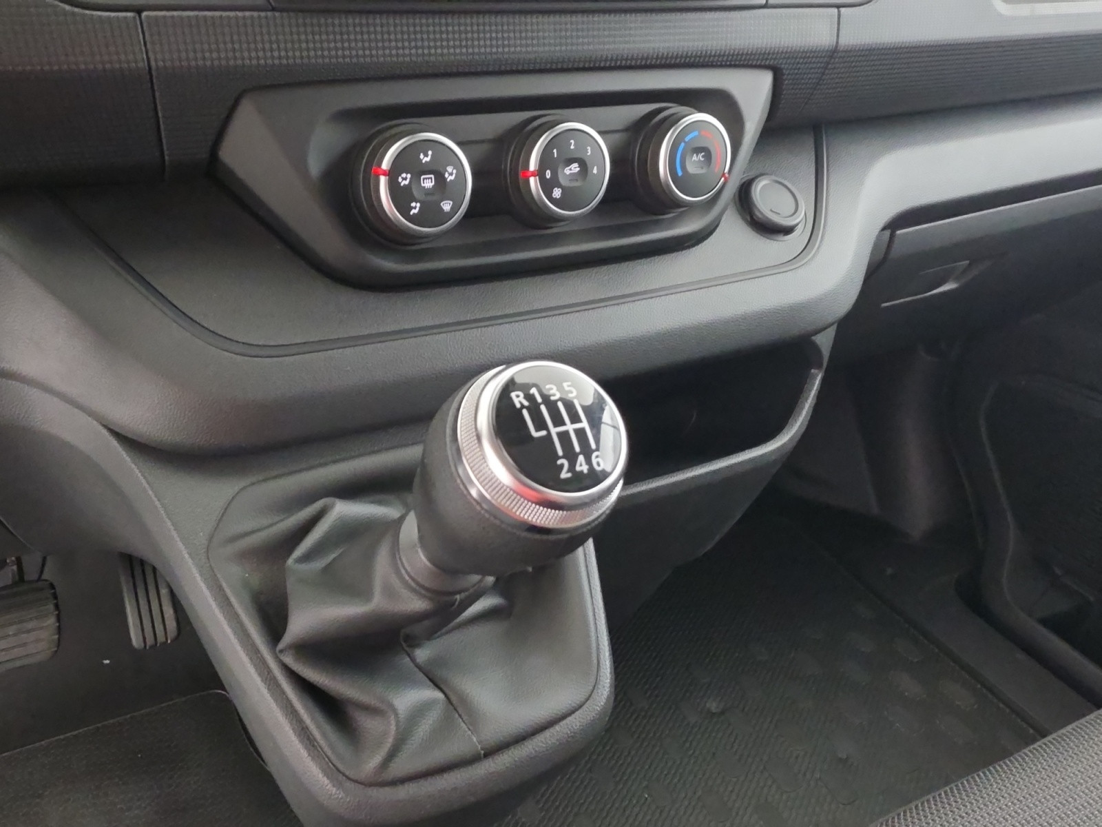 Vente en ligne Renault Trafic 3 Fourgon TRAFIC FGN L1H1 3000 KG BLUE DCI 130 au prix de 22 590 €
