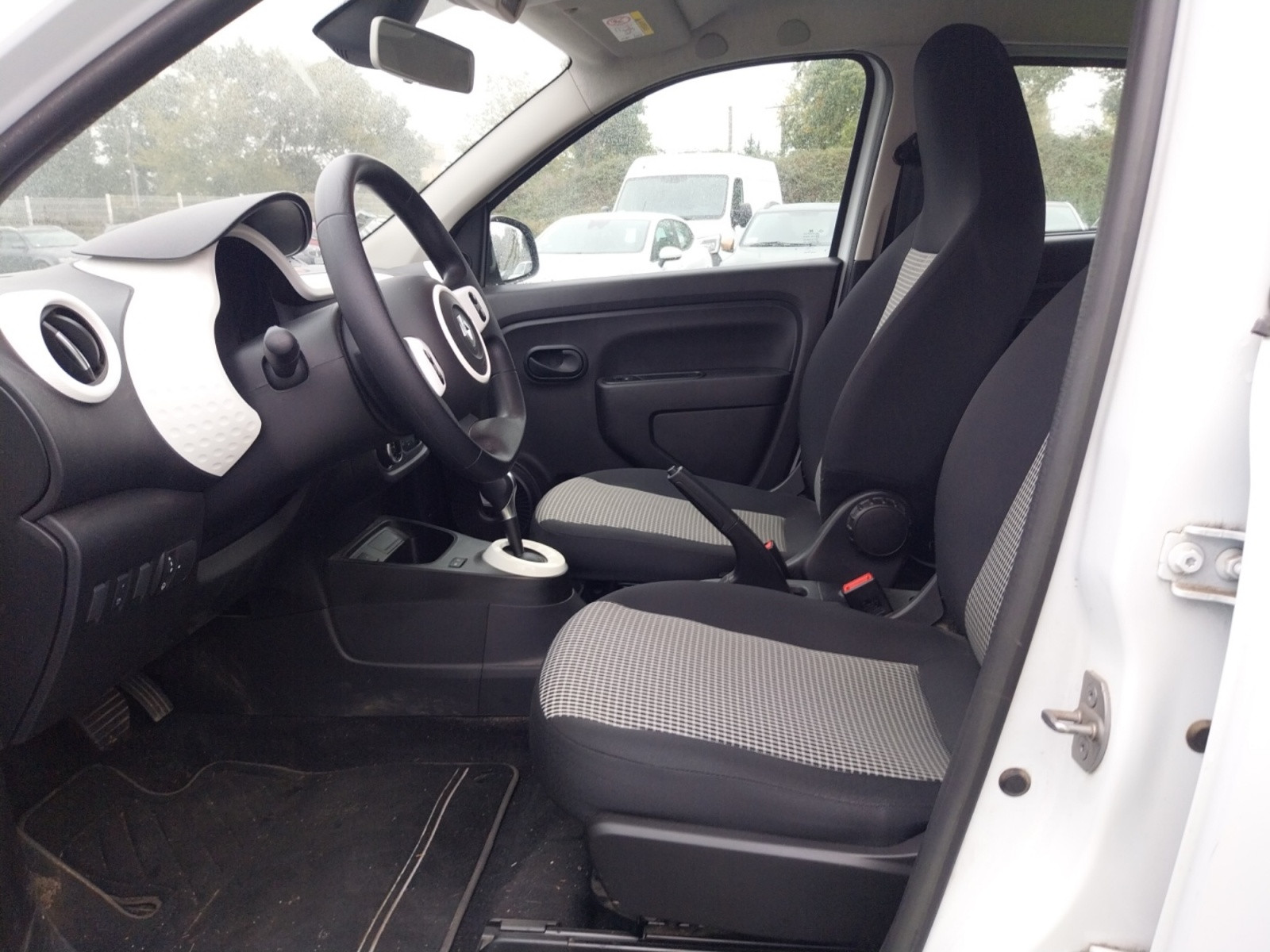 Vente en ligne Renault Twingo Electrique Twingo III E-Tech au prix de 11 490 €