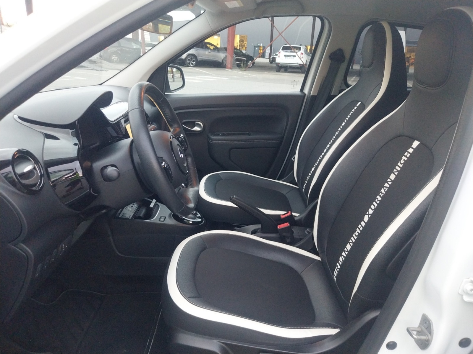 Vente en ligne Renault Twingo Electrique Twingo III E-Tech au prix de 14 990 €