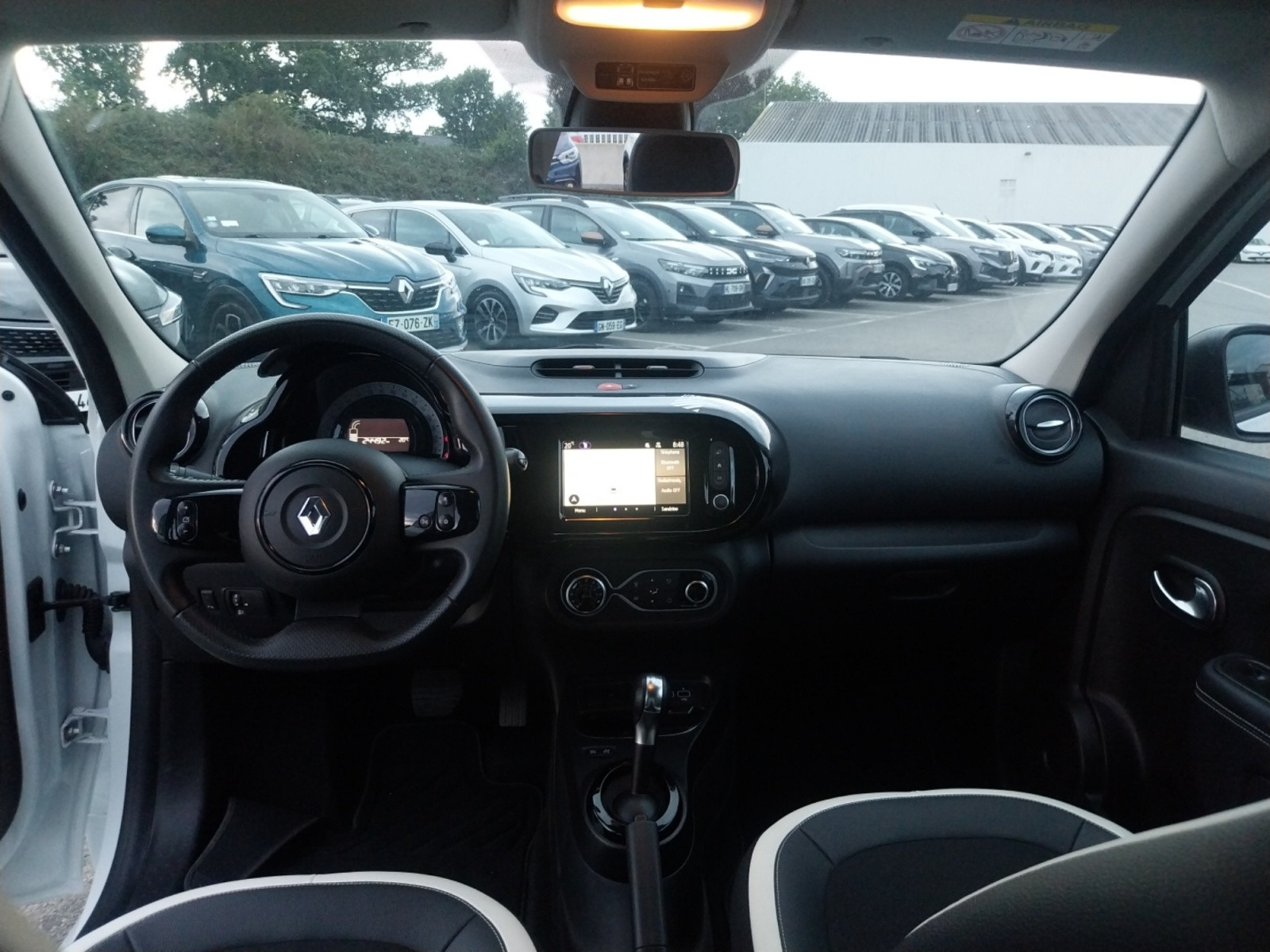 Vente en ligne Renault Twingo Electrique Twingo III E-Tech au prix de 14 990 €