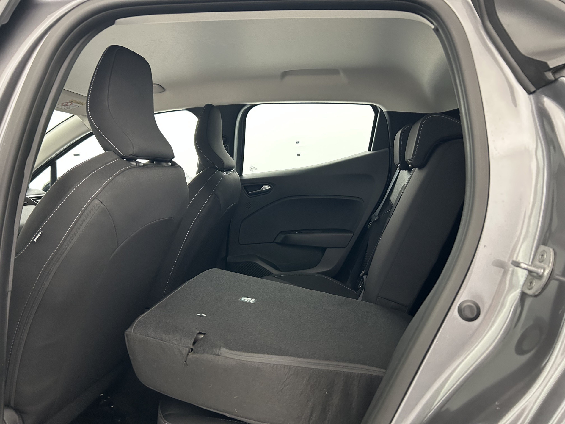Vente en ligne Renault Clio 5 Clio E-Tech full hybrid 145 ch GSR2 au prix de 18 790 €