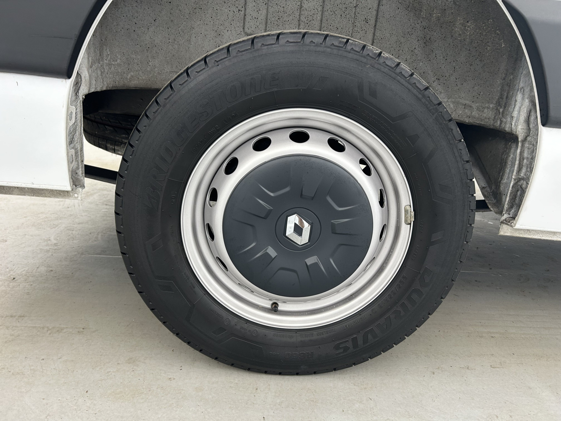 Vente en ligne Renault Master Fourgon MASTER FGN TRAC F3500 L2H2 BLUE DCI 135 au prix de 23 990 €