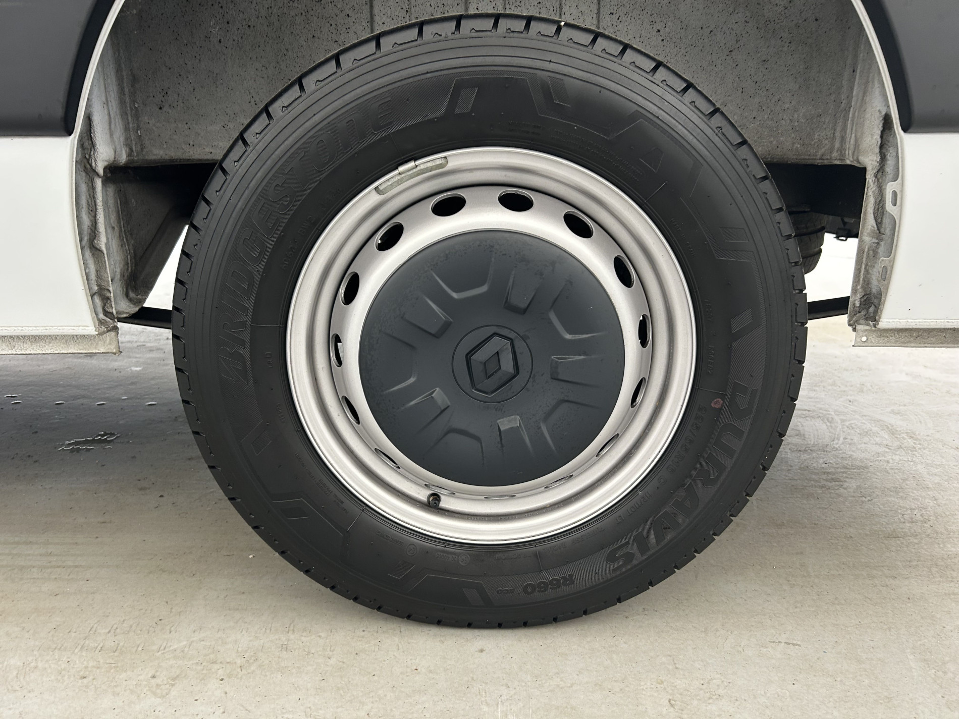Vente en ligne Renault Master Fourgon MASTER FGN TRAC F3500 L2H2 BLUE DCI 135 au prix de 23 990 €