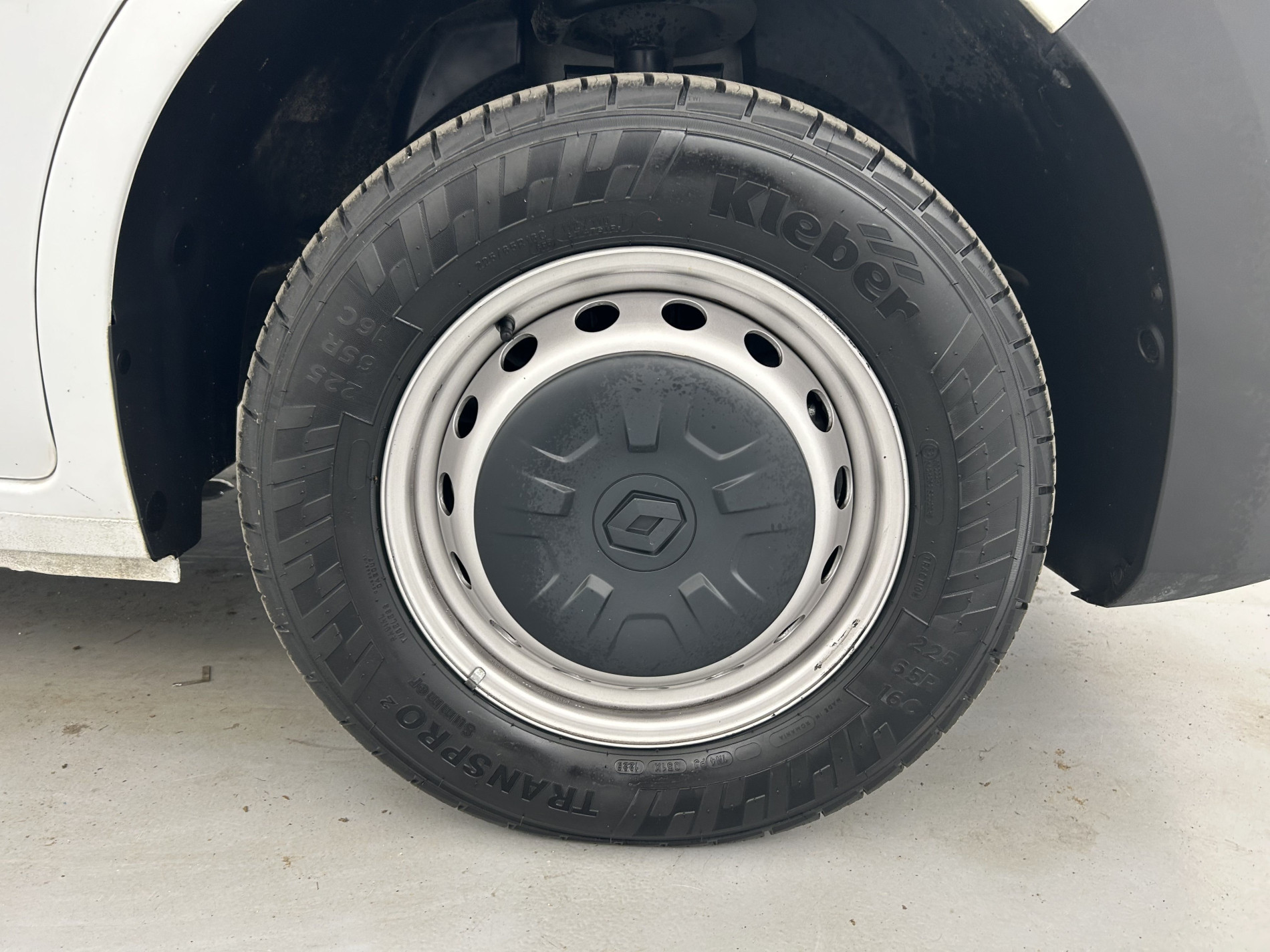 Vente en ligne Renault Master Fourgon MASTER FGN TRAC F3500 L2H2 BLUE DCI 135 au prix de 23 990 €