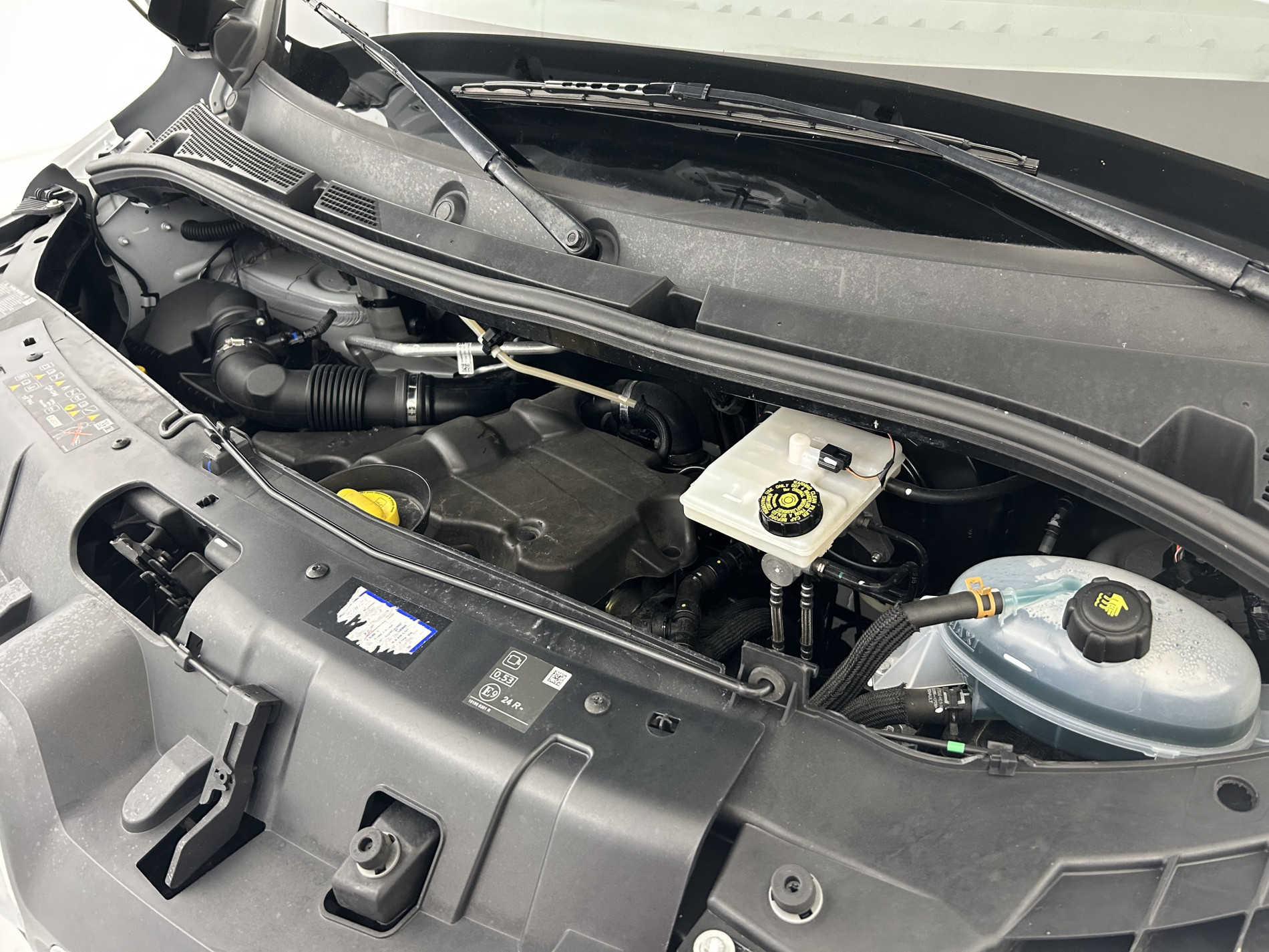 Vente en ligne Renault Master Fourgon MASTER FGN TRAC F3500 L2H2 BLUE DCI 135 au prix de 23 990 €