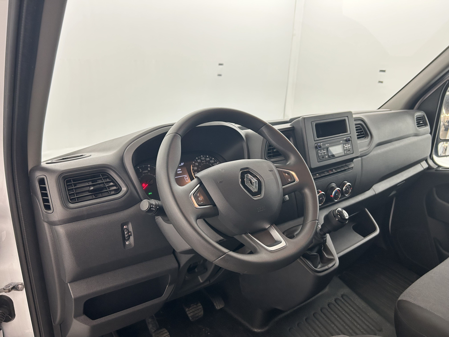 Vente en ligne Renault Master Fourgon MASTER FGN TRAC F3500 L2H2 BLUE DCI 135 au prix de 23 990 €