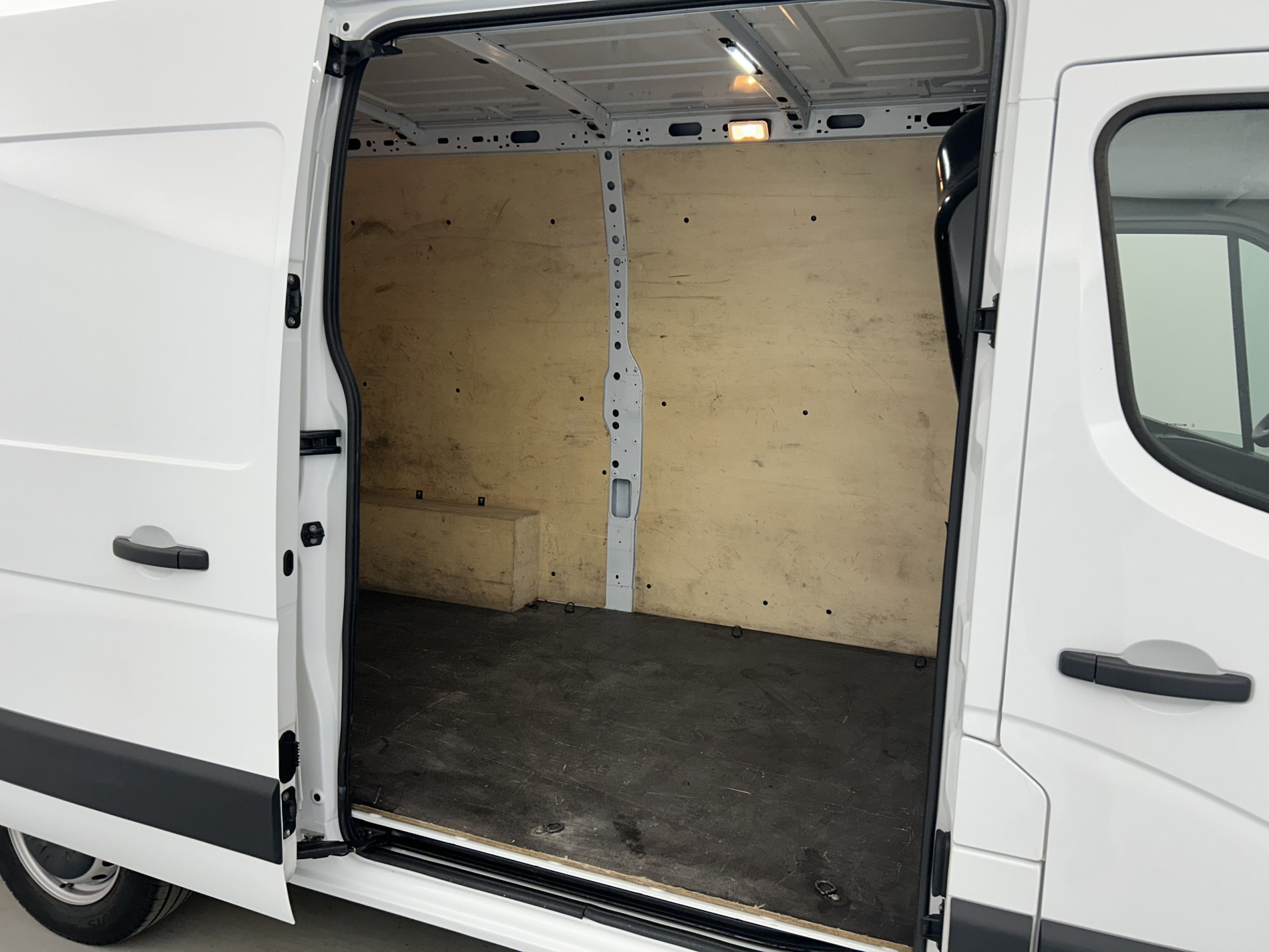 Vente en ligne Renault Master Fourgon MASTER FGN TRAC F3500 L2H2 BLUE DCI 135 au prix de 23 990 €